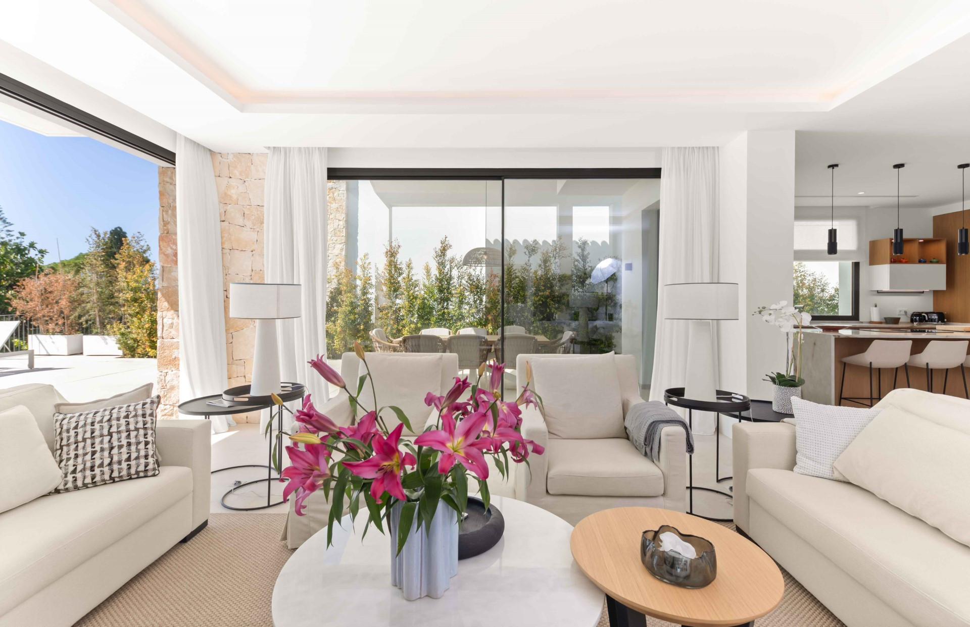 Brand new 5 bedroom villa in a gated community in San Pedro de Alcántara