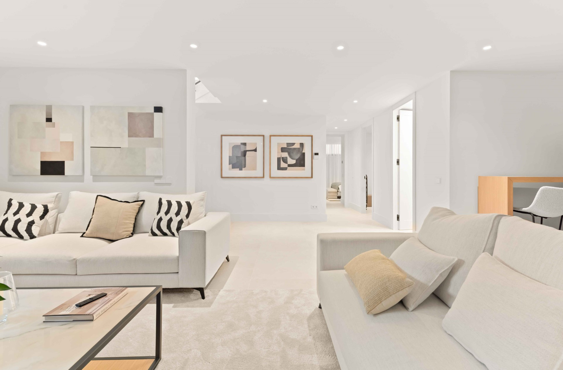 Brand new 5 bedroom villa in a gated community in San Pedro de Alcántara