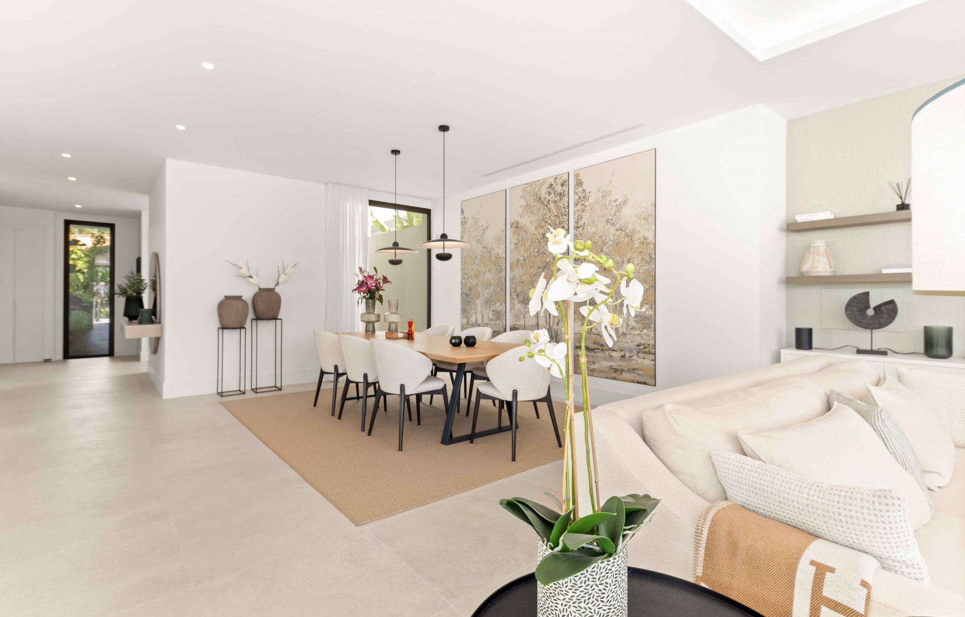 Brand new 5 bedroom villa in a gated community in San Pedro de Alcántara