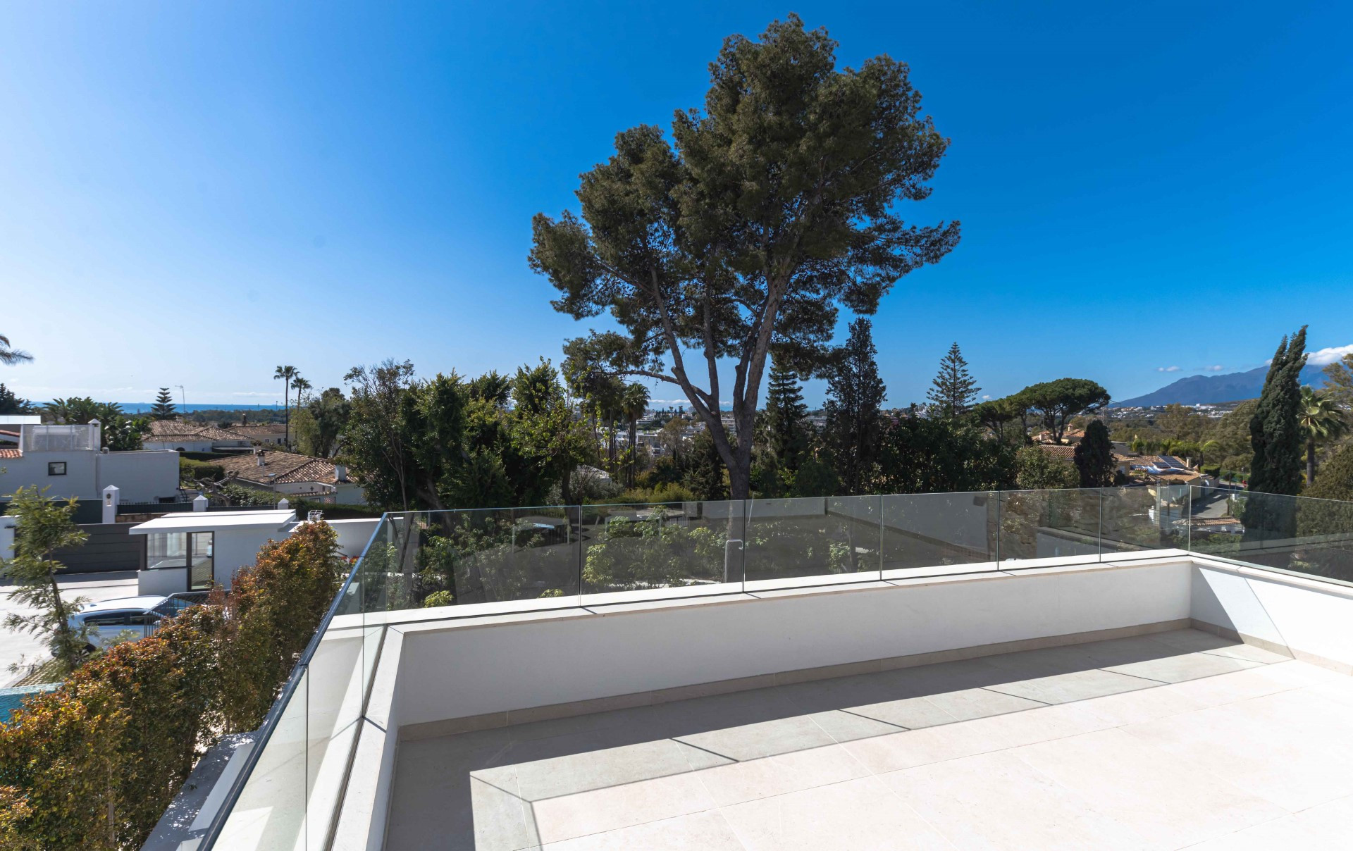 Brand new 5 bedroom villa in a gated community in San Pedro de Alcántara