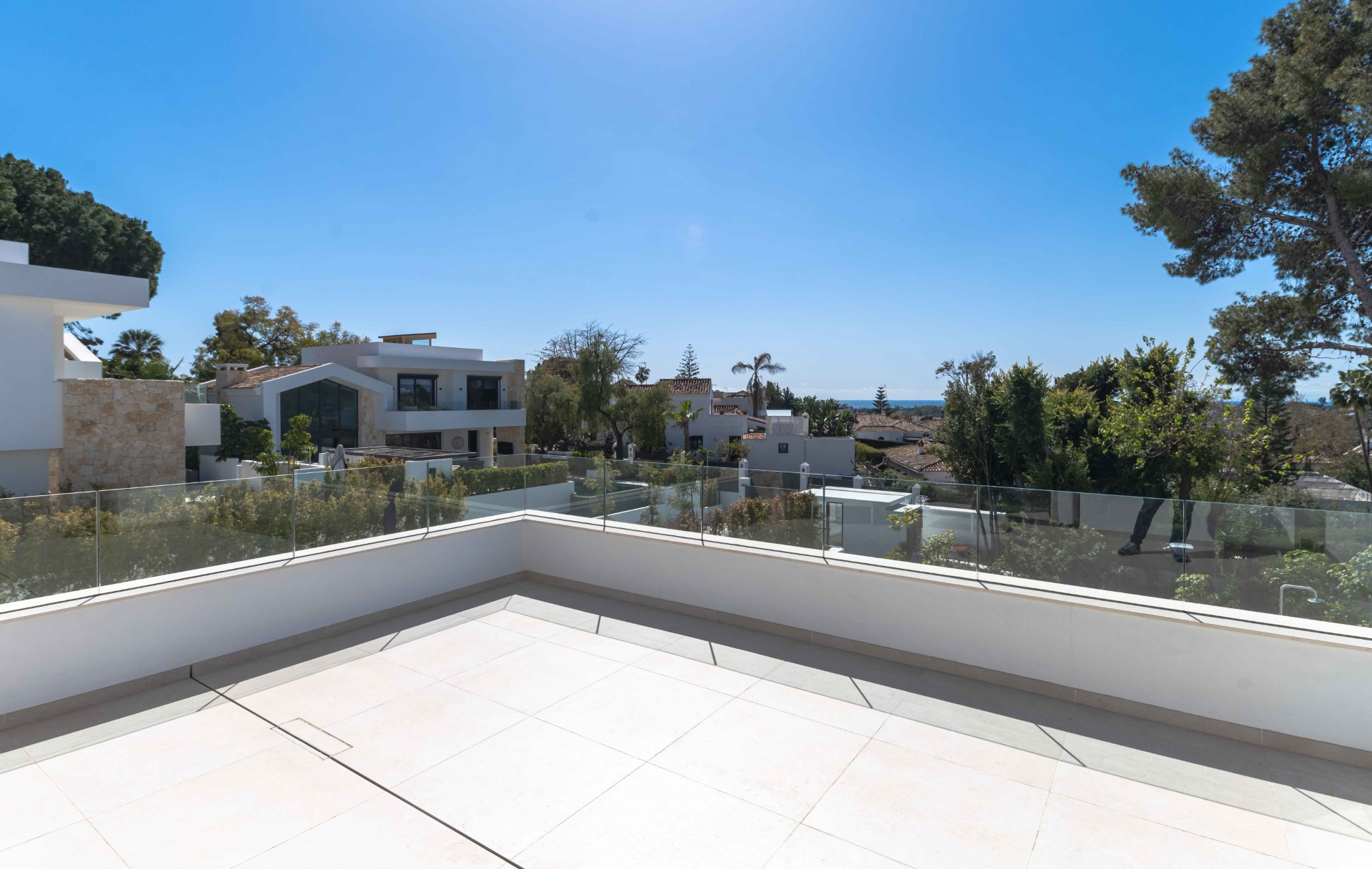 Brand new 5 bedroom villa in a gated community in San Pedro de Alcántara