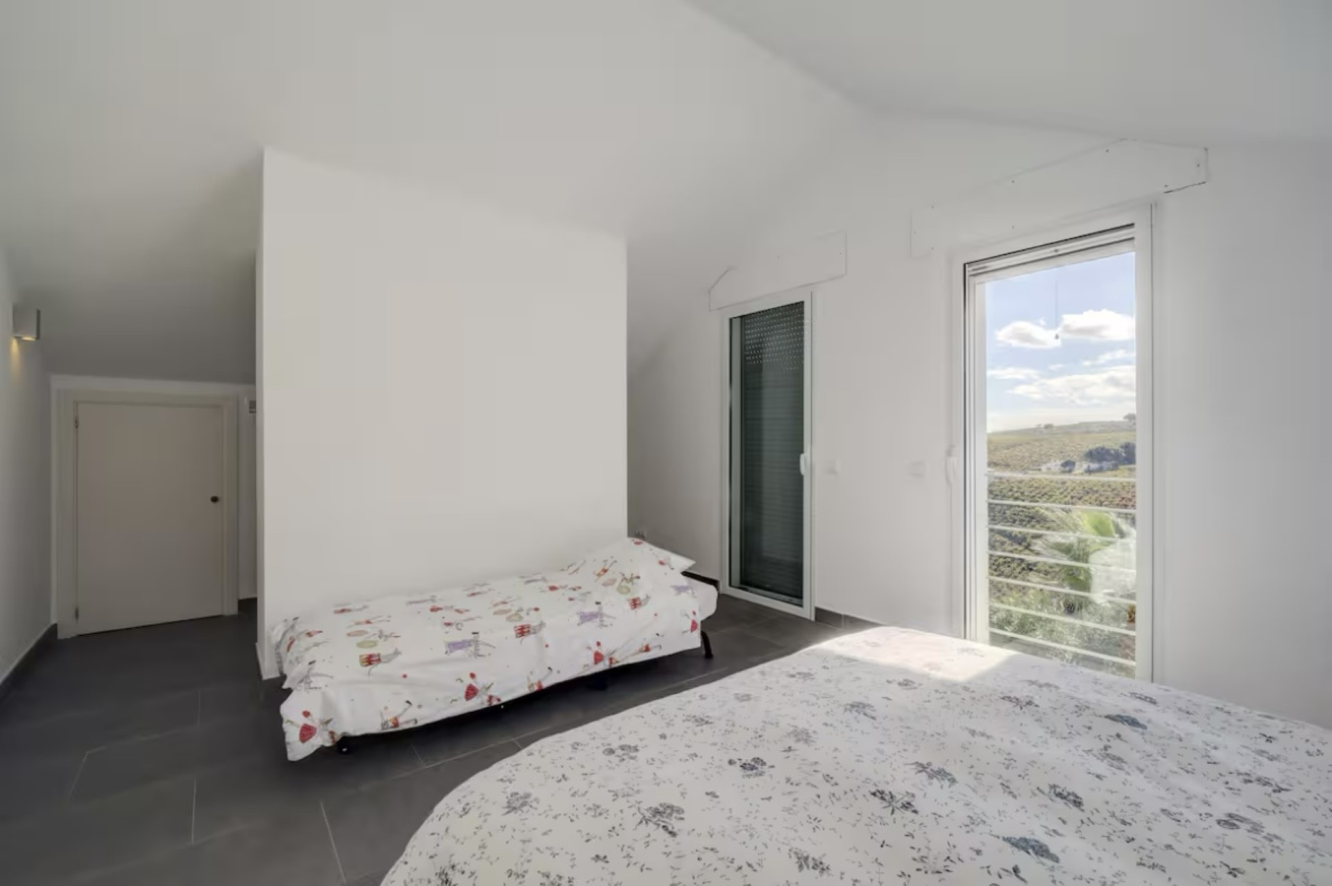 Exceptional villa with seperate apartment, on a unique plot in Manilva with panoramic views