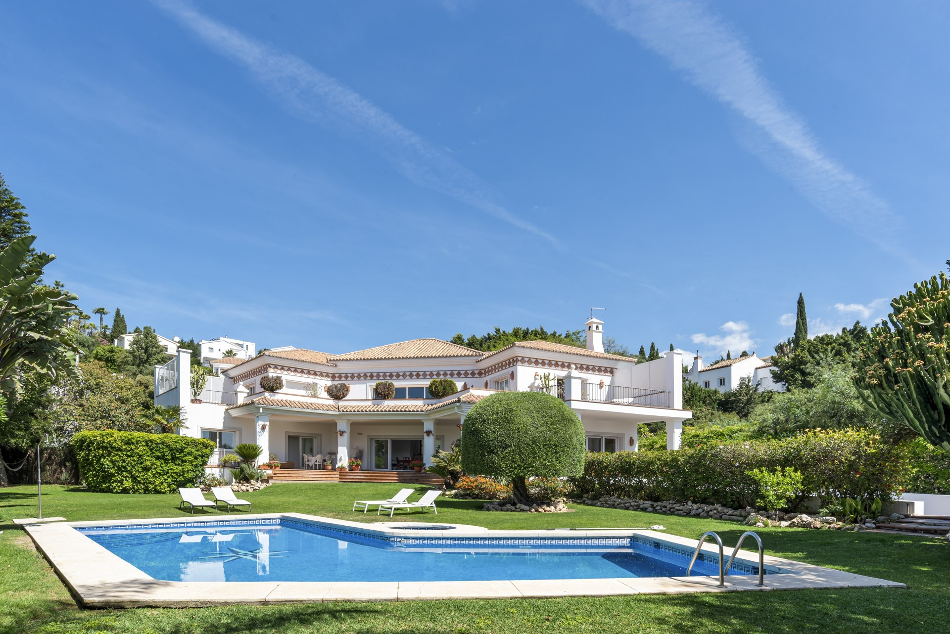 6 bedroom elegant family villa in El Paraiso Alto