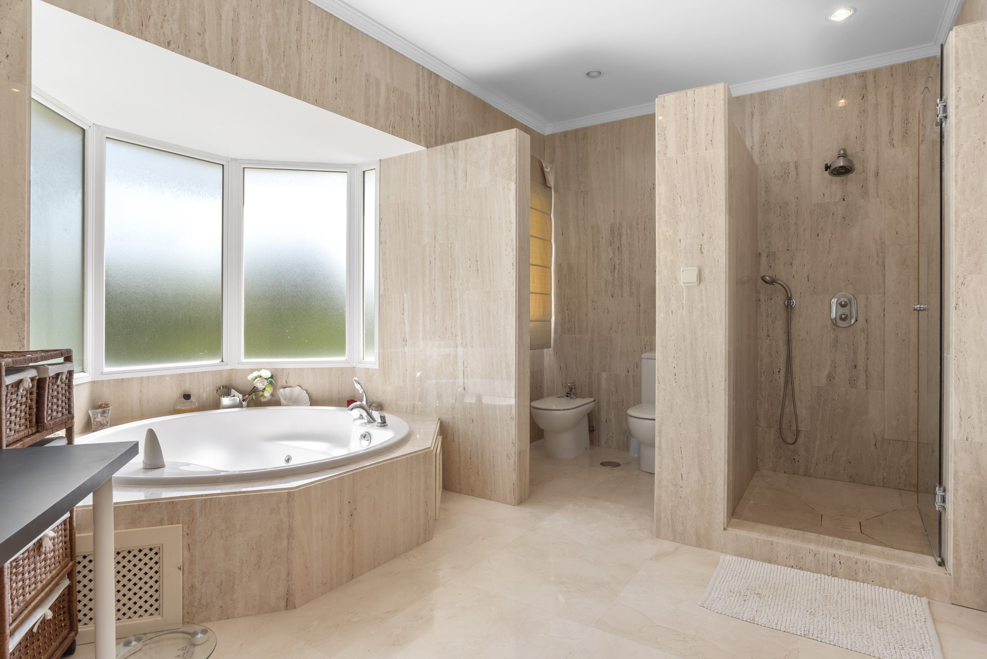 6 bedroom elegant family villa in El Paraiso Alto