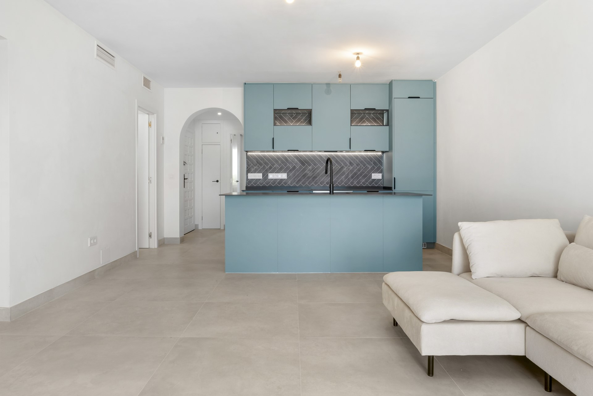 3 bedroom refurbished apartment in Residencial Malambo, Nueva Andalucia