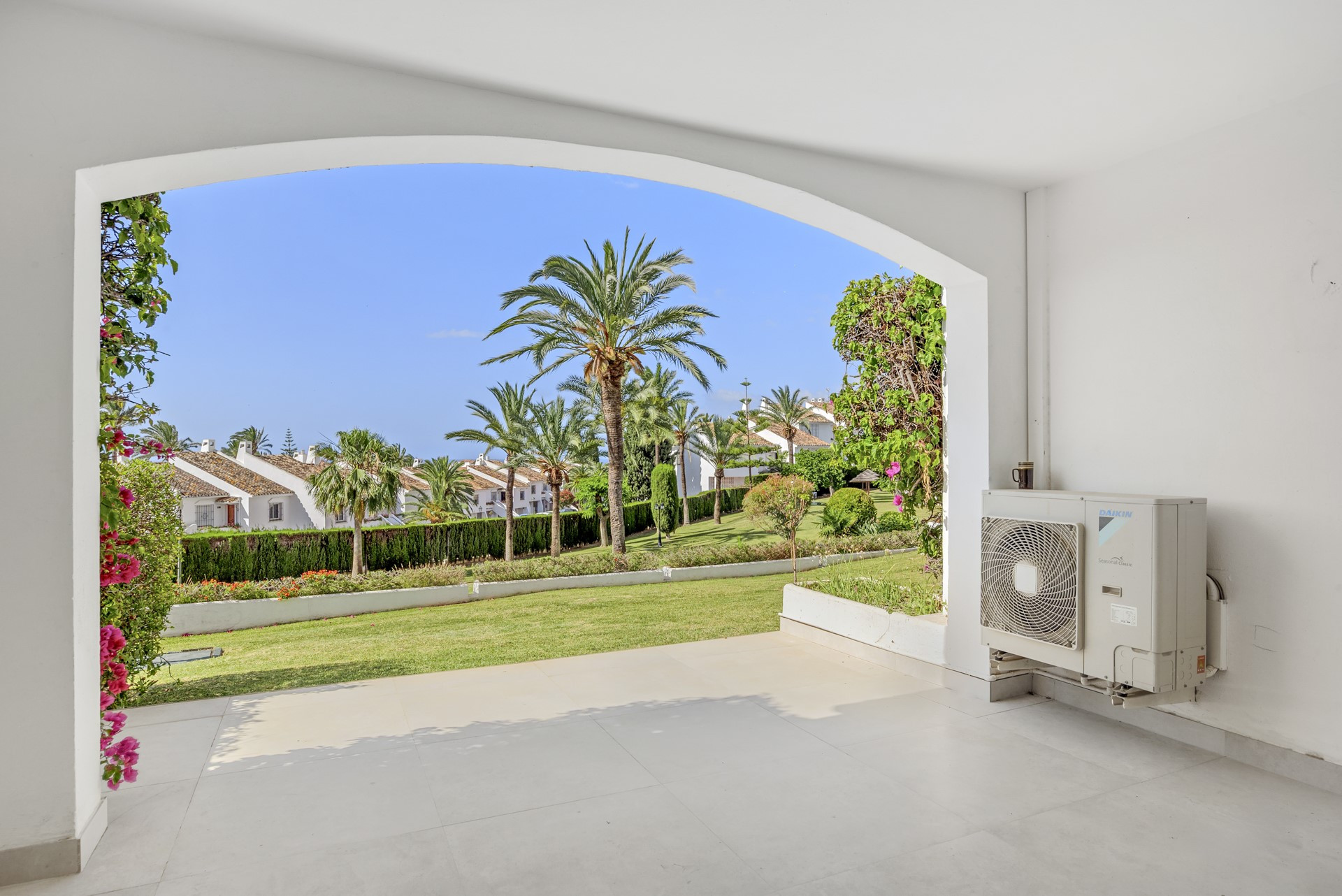 3 bedroom refurbished apartment in Residencial Malambo, Nueva Andalucia