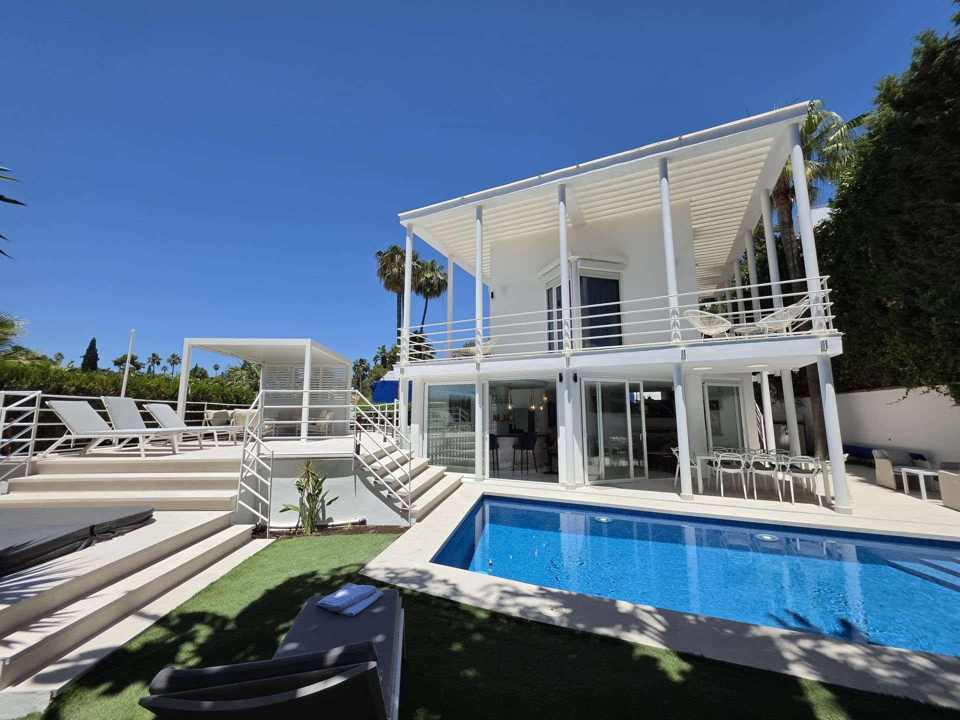 4 bedroom fully renovated contemporary villa in Nueva Andalucia