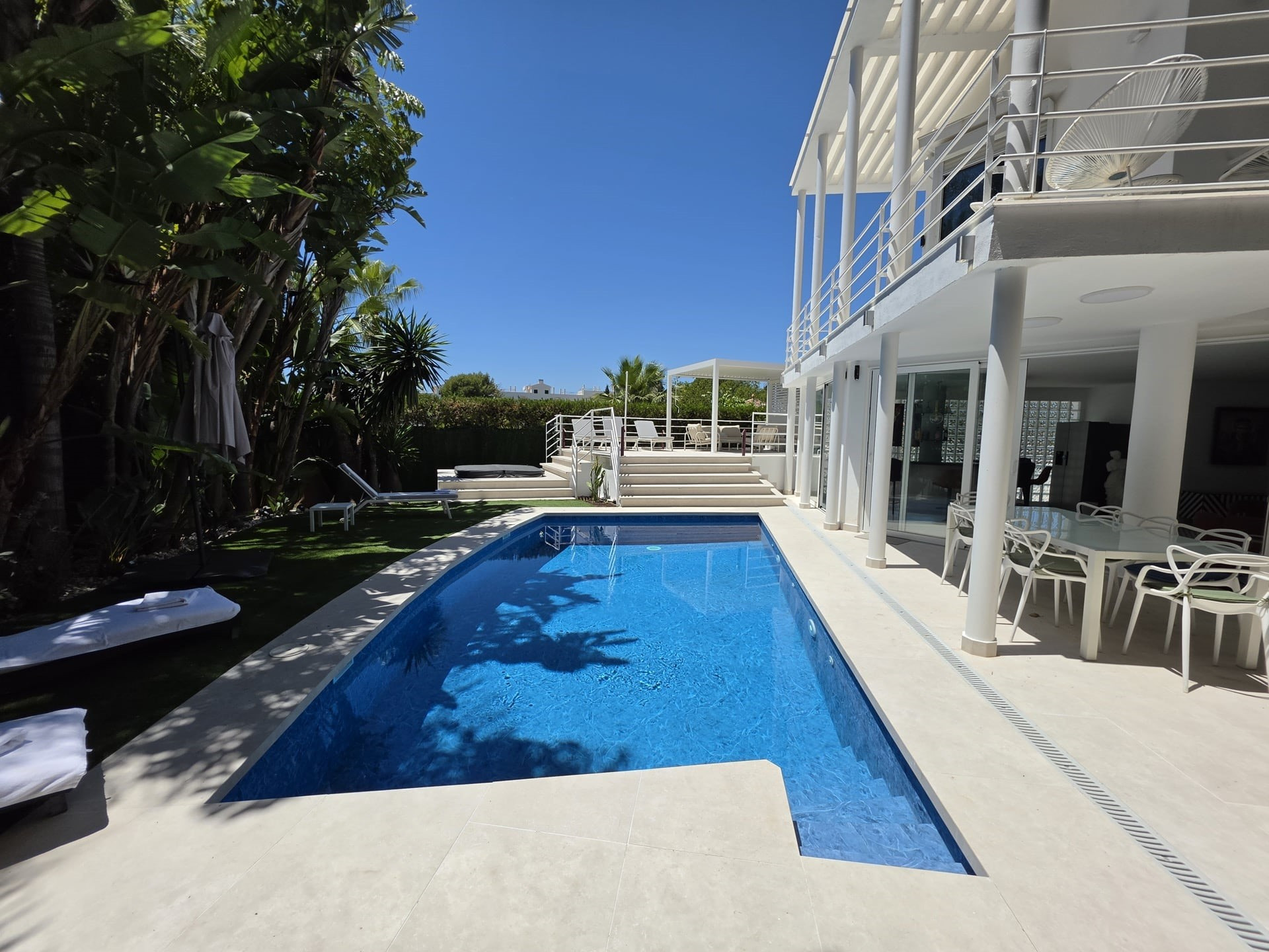 4 bedroom fully renovated contemporary villa in Nueva Andalucia