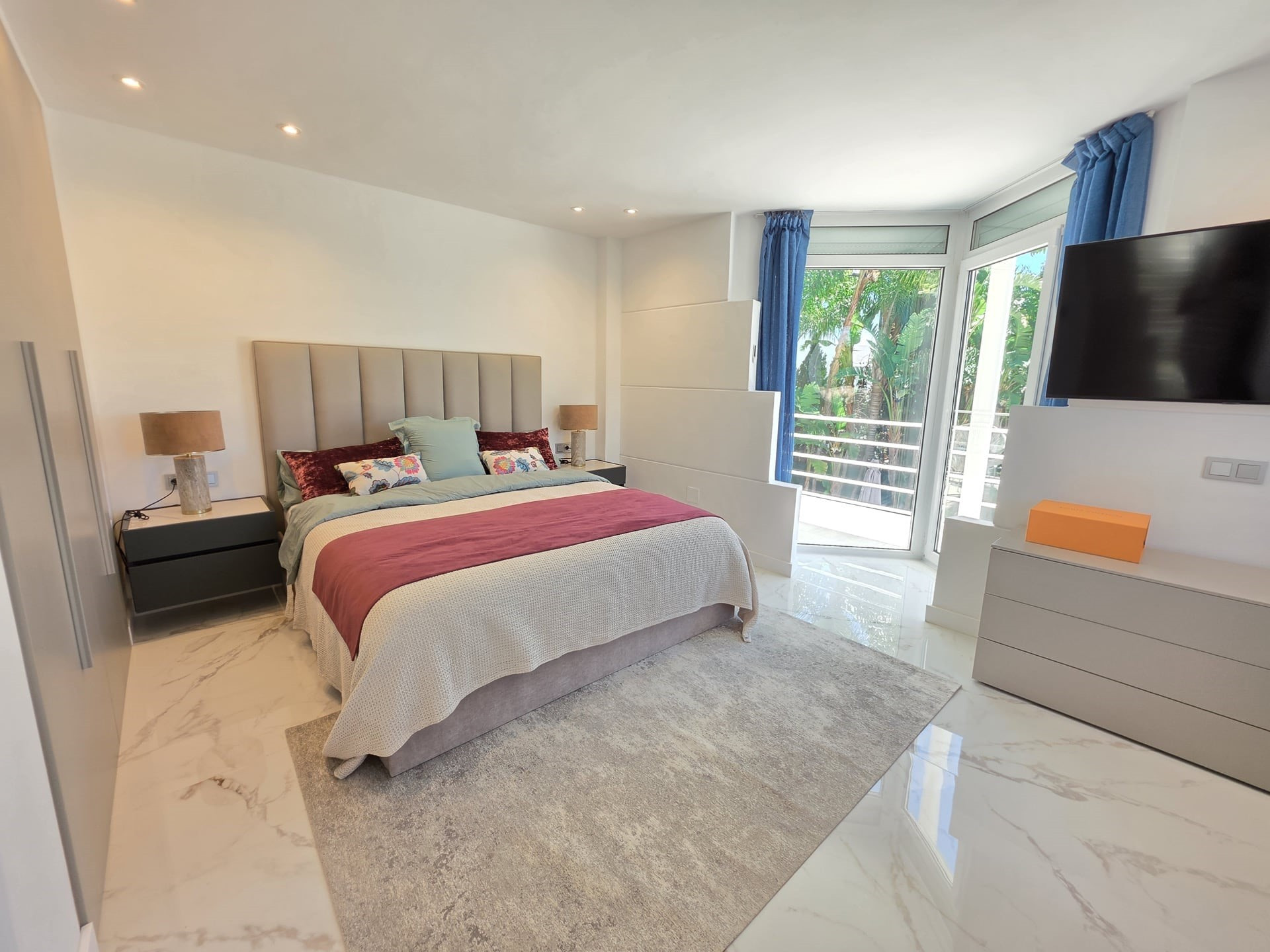 4 bedroom fully renovated contemporary villa in Nueva Andalucia