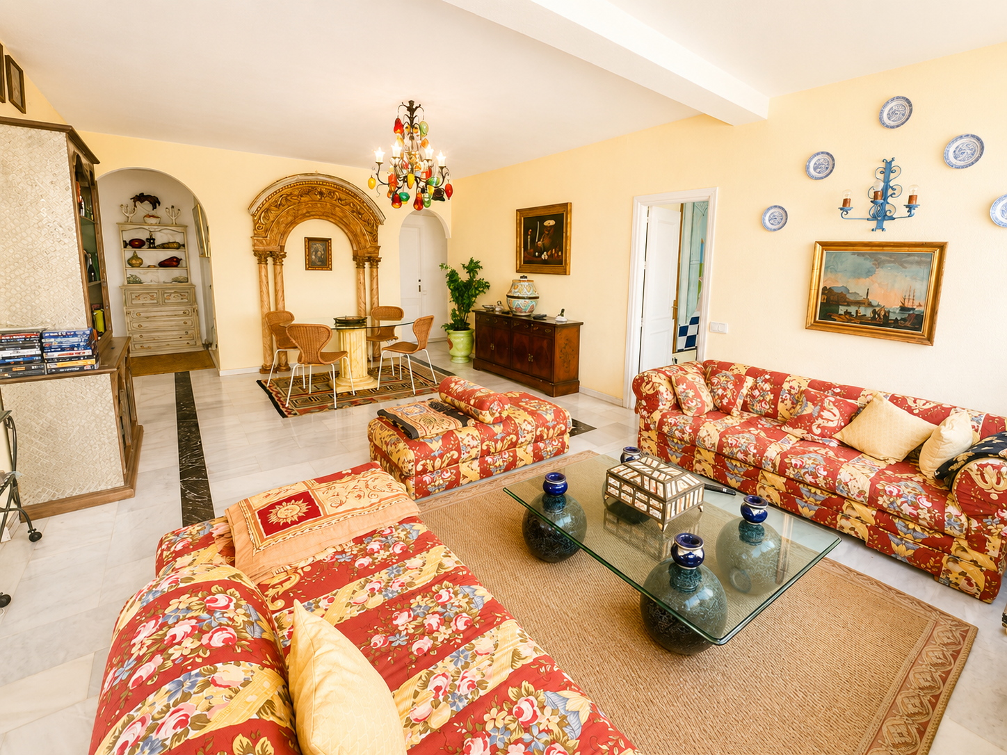 Frontline beach ground floor apartment in Playas del Duque, Puerto Banus