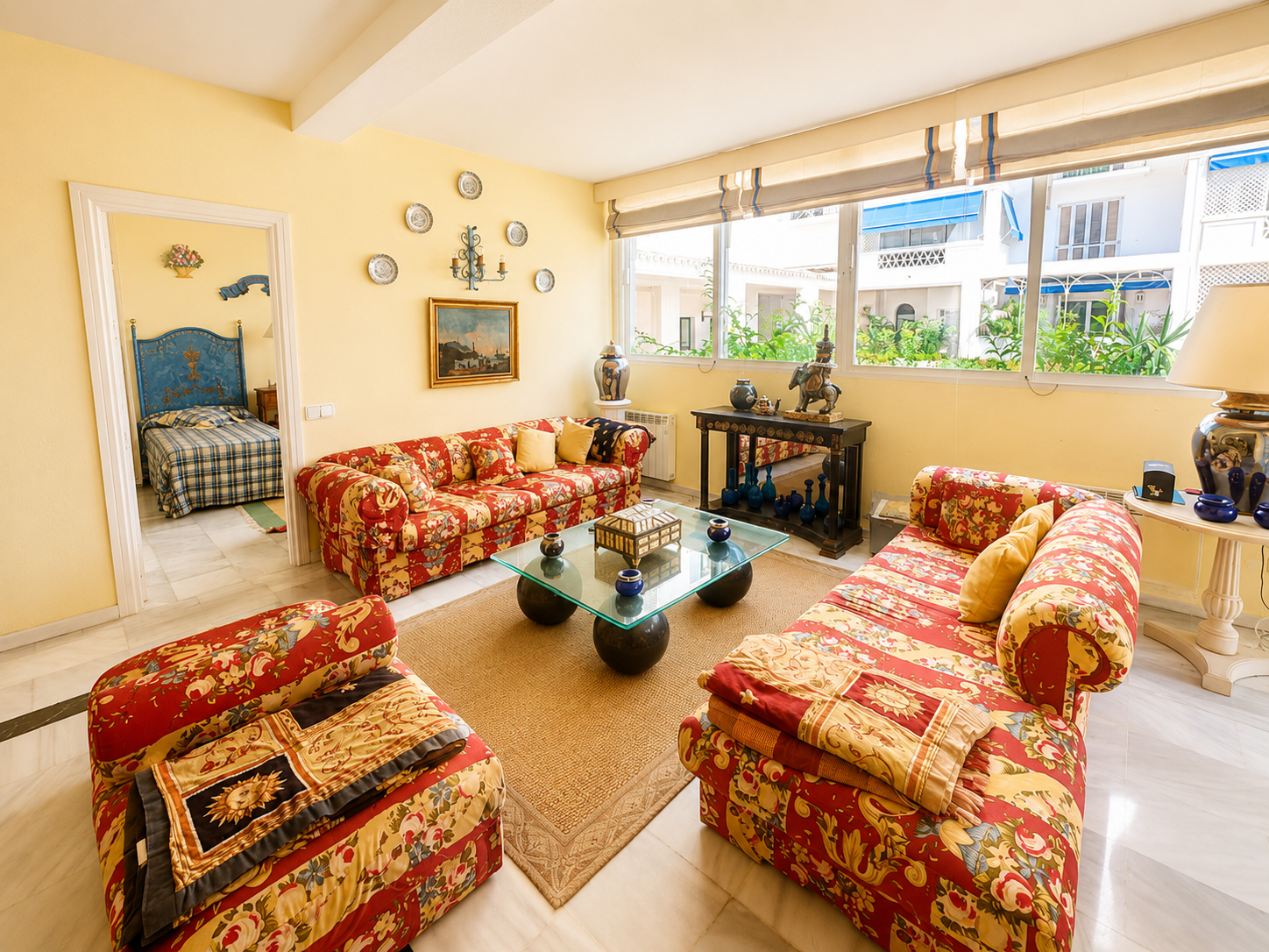 Frontline beach ground floor apartment in Playas del Duque, Puerto Banus