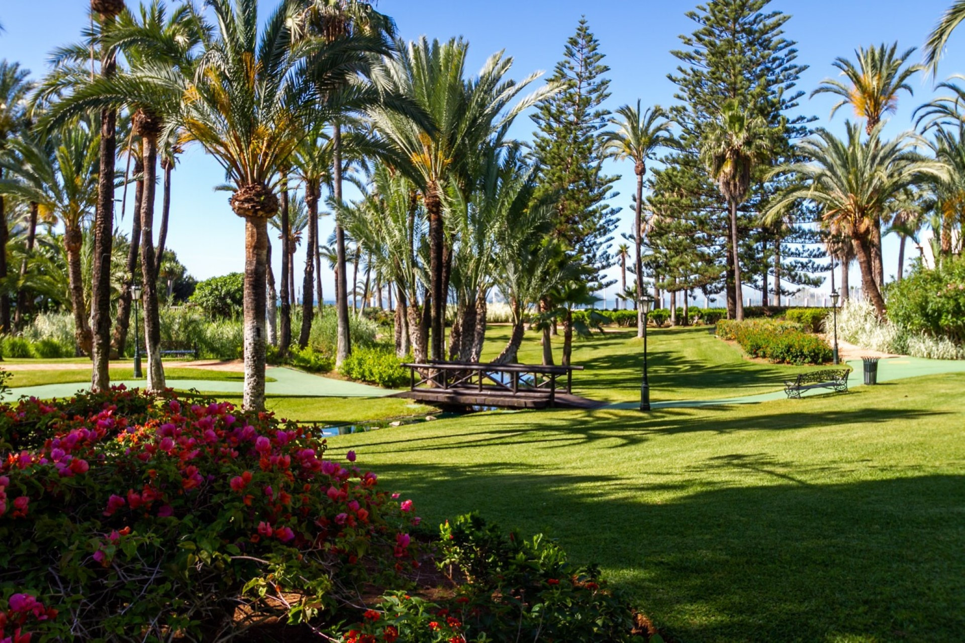 Frontline beach ground floor apartment in Playas del Duque, Puerto Banus