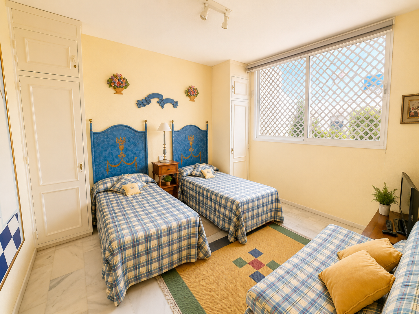 Frontline beach ground floor apartment in Playas del Duque, Puerto Banus