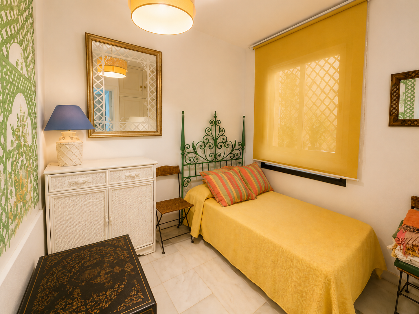 Frontline beach ground floor apartment in Playas del Duque, Puerto Banus