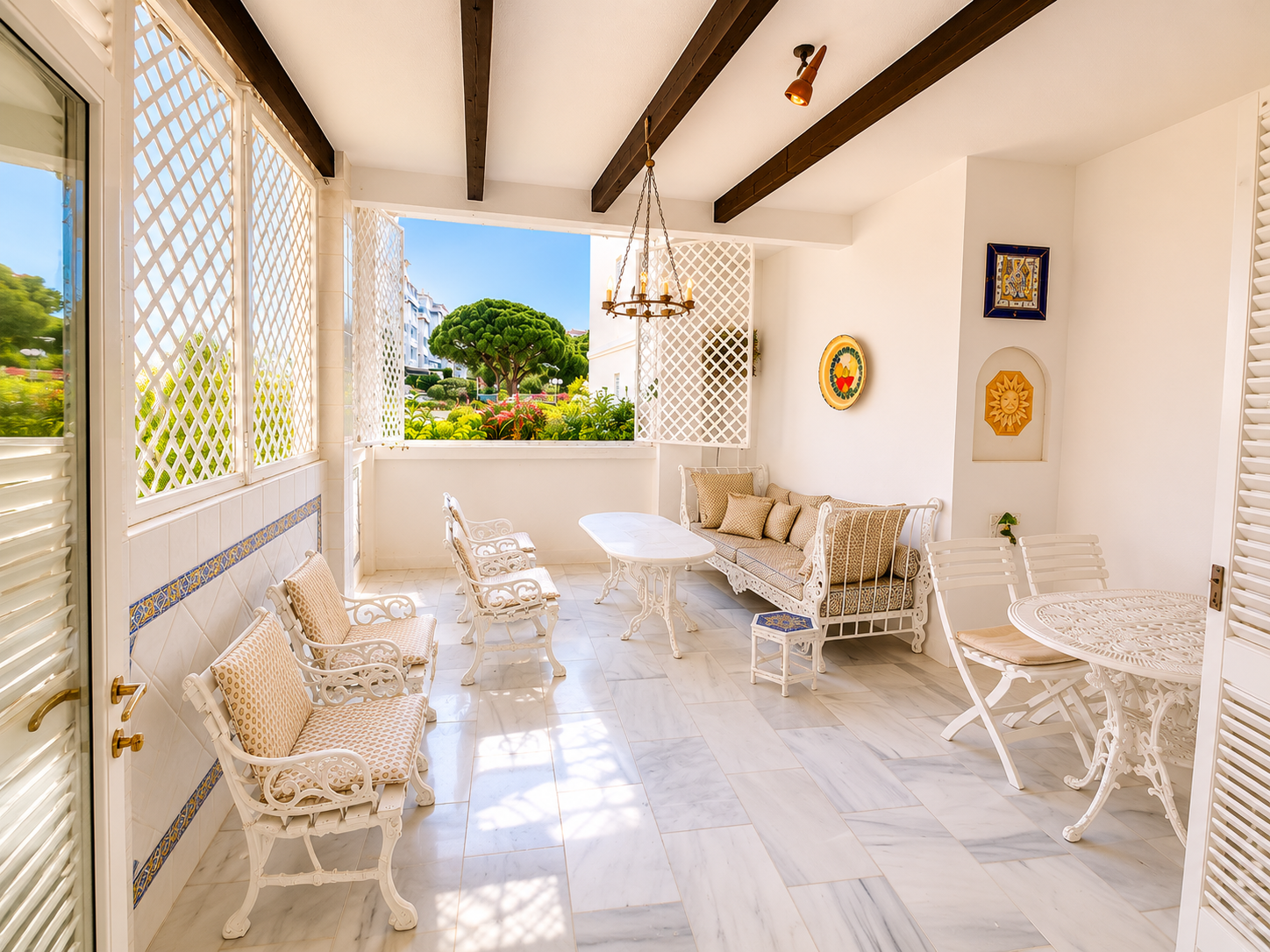 Frontline beach ground floor apartment in Playas del Duque, Puerto Banus