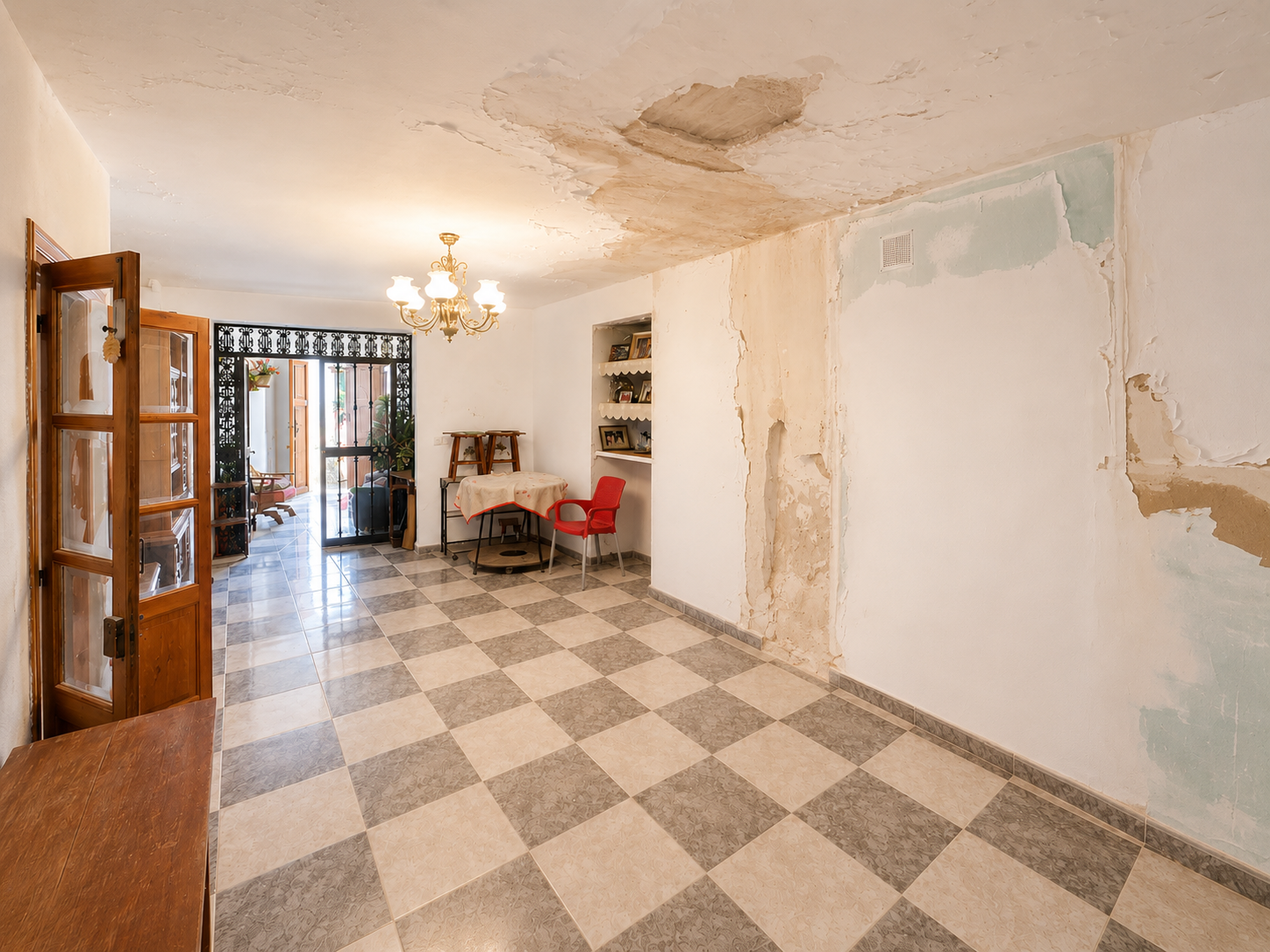 Townhouse in Marbella Centre Old Town with renovation potential & strong investment appeal
