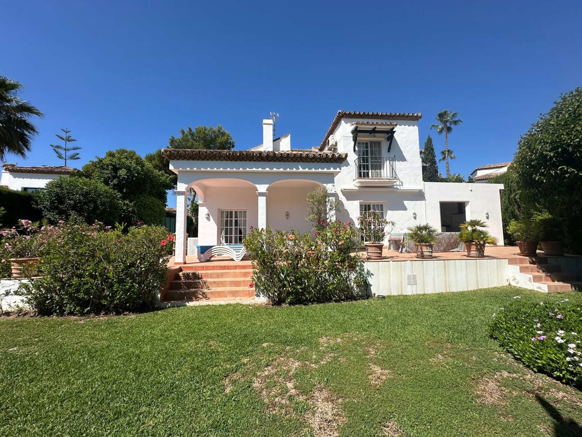 Villa familiar de 4 dormitorios en Marbella Country Club, Nueva Andalucia