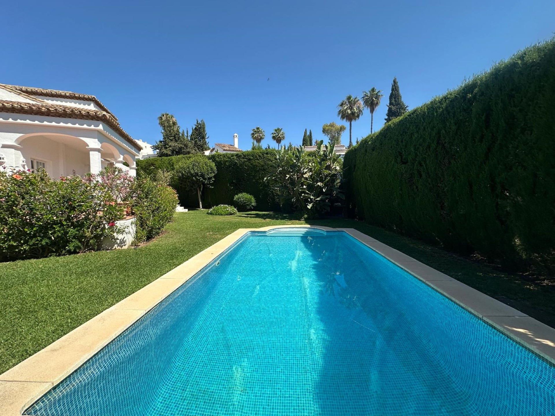 Villa familiar de 4 dormitorios en Marbella Country Club, Nueva Andalucia