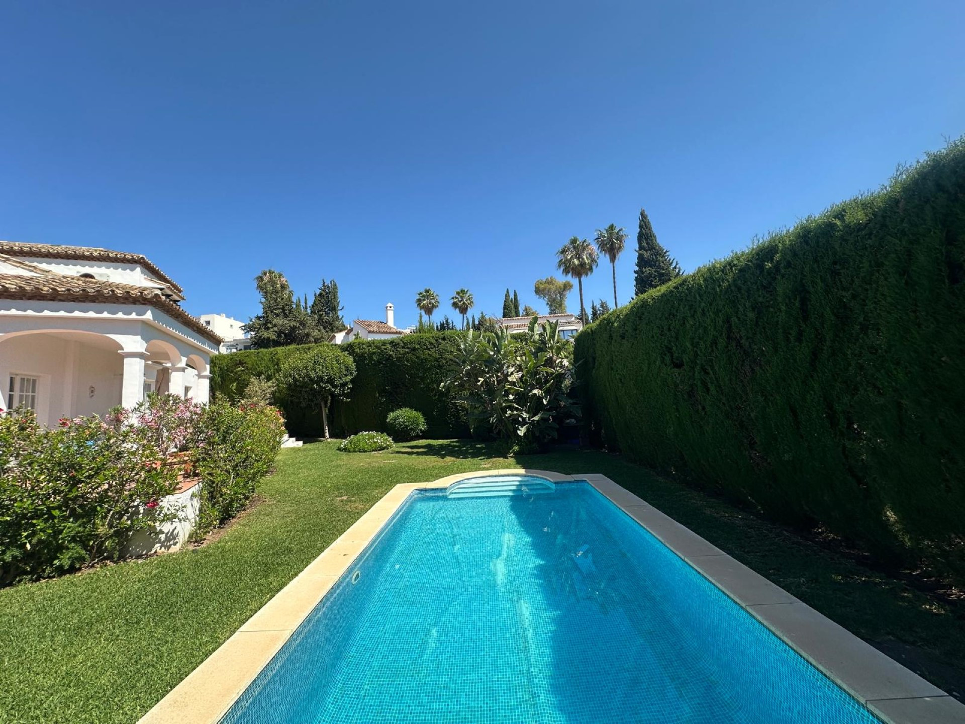 Villa familiar de 4 dormitorios en Marbella Country Club, Nueva Andalucia