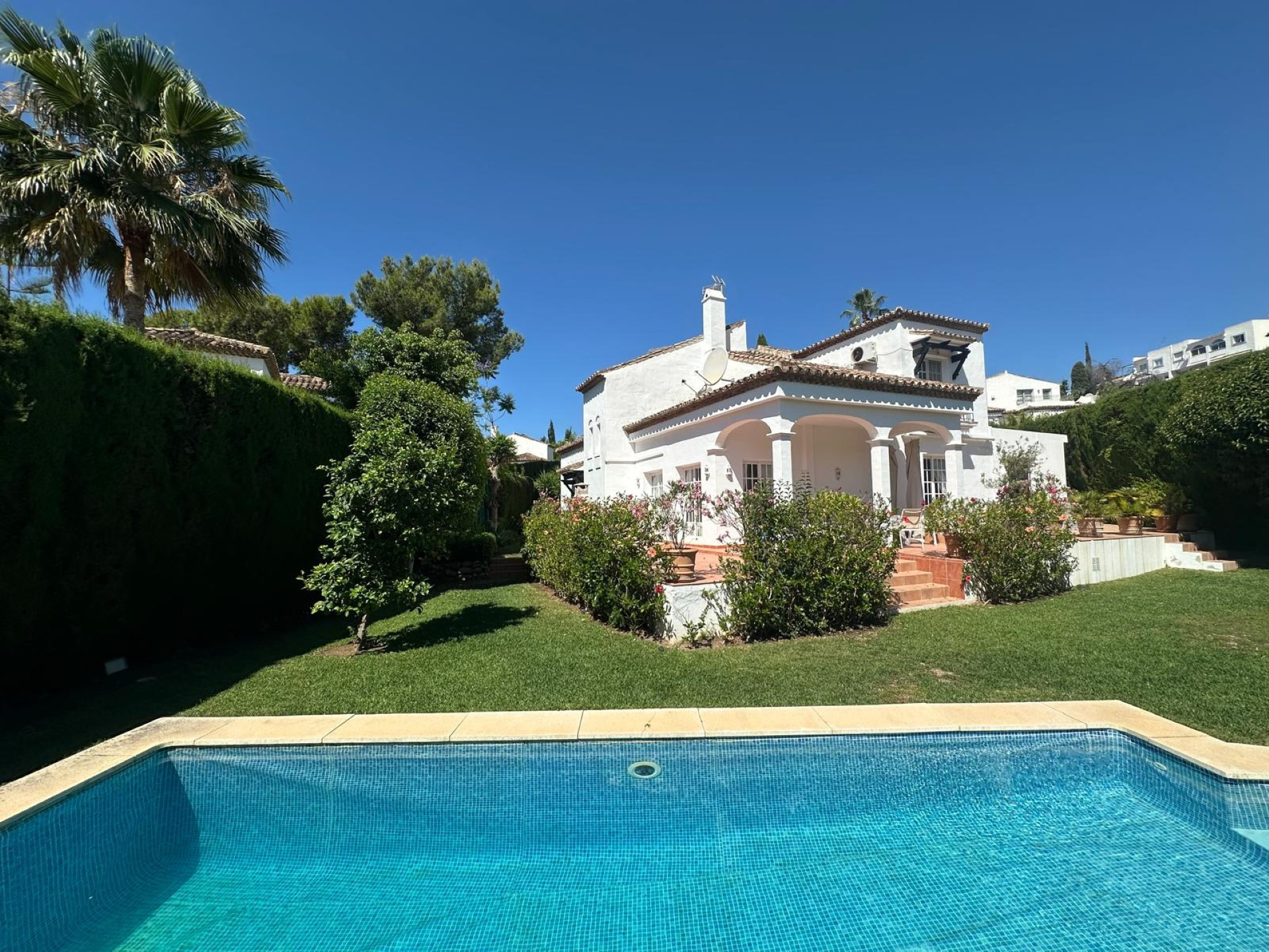 Villa familiar de 4 dormitorios en Marbella Country Club, Nueva Andalucia