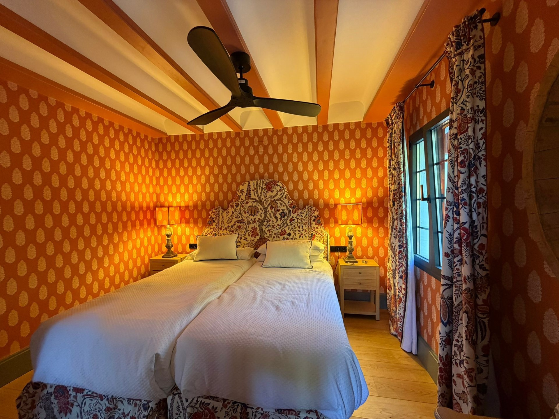 Sophisticated 3 bedroom townhouse in Montepiedra, Marbellas Golden Mile