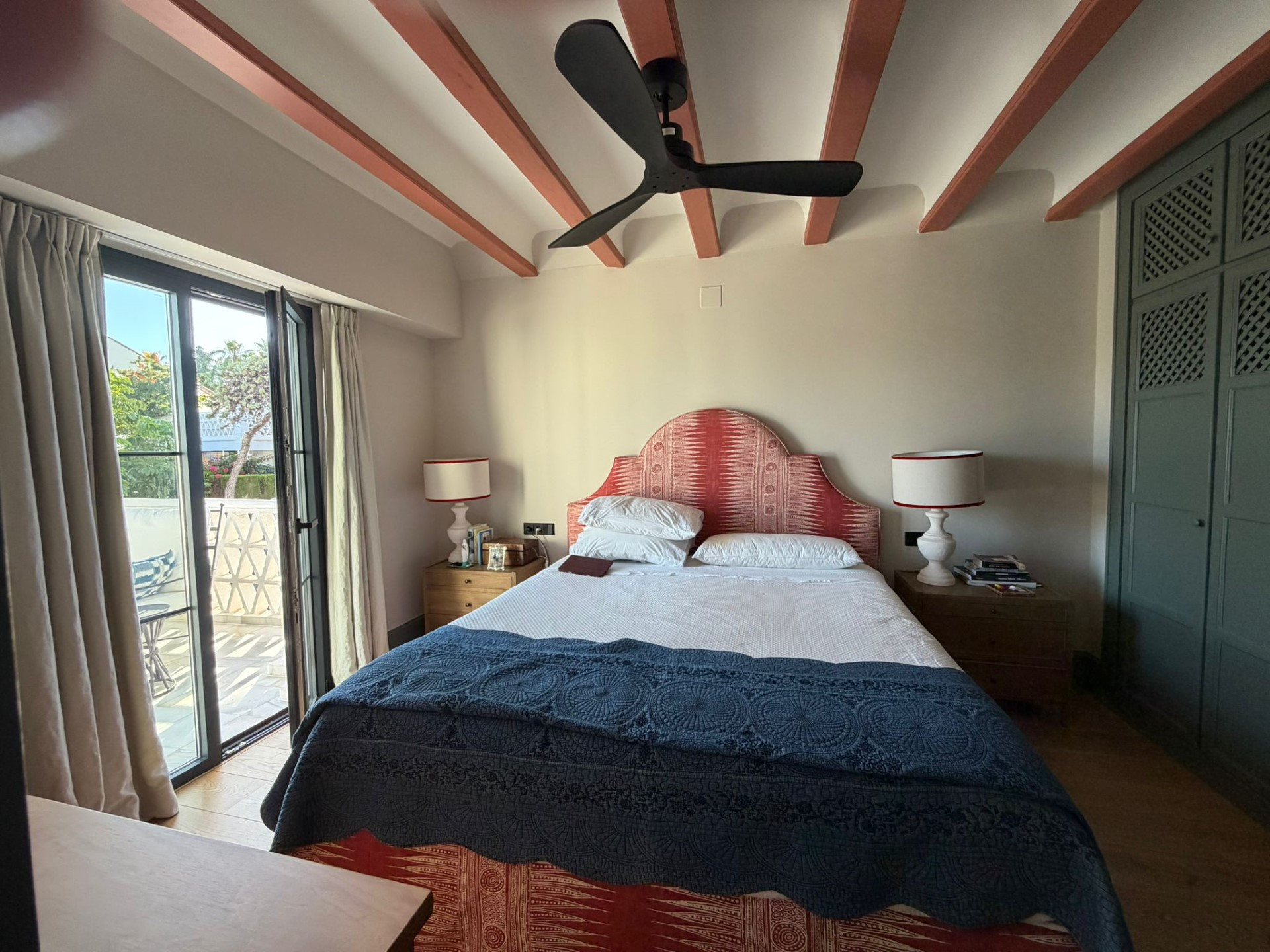 Sophisticated 3 bedroom townhouse in Montepiedra, Marbellas Golden Mile