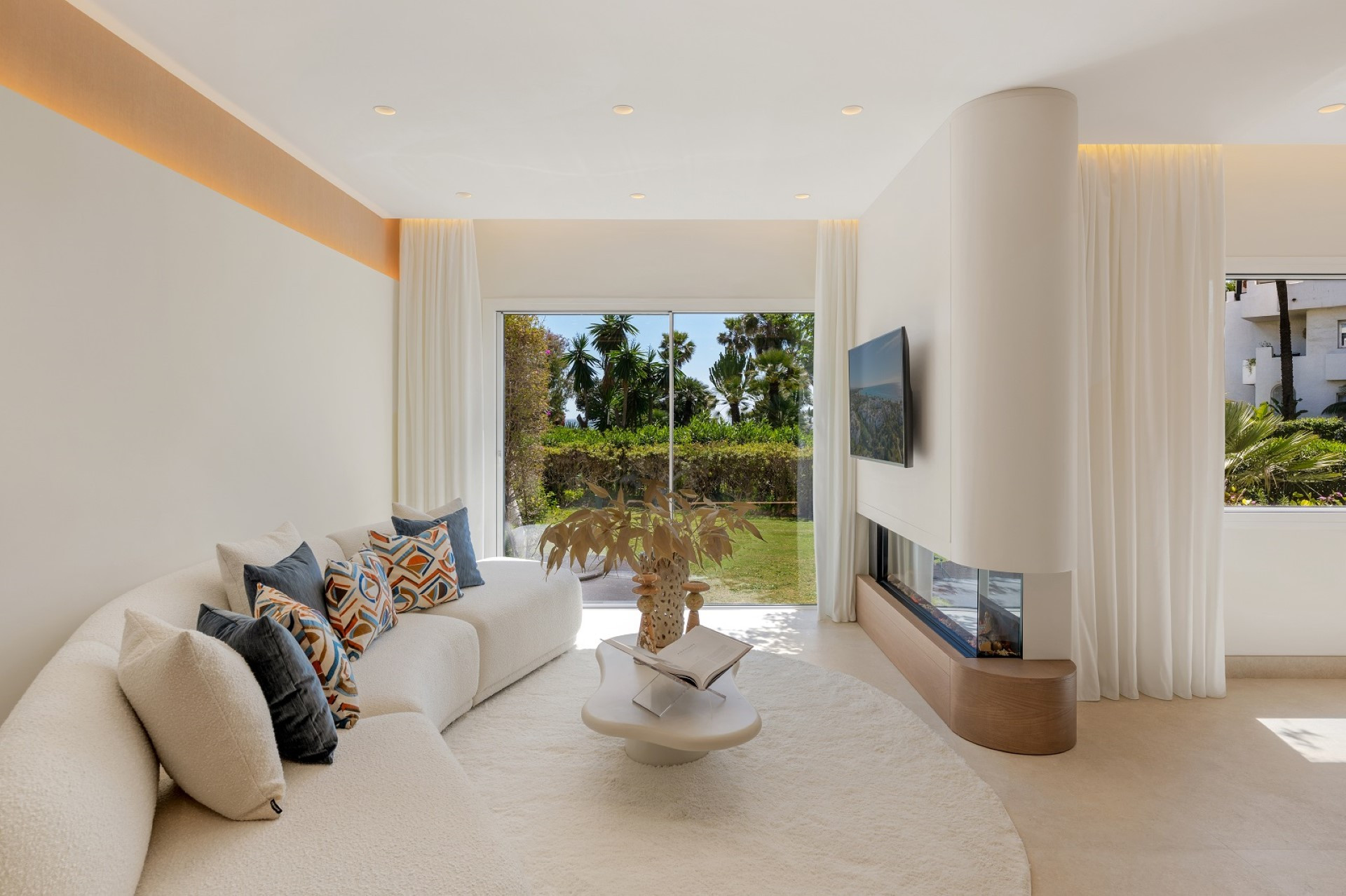 3 bedroom ground floor beachfront apartment in Costalita, Estepona