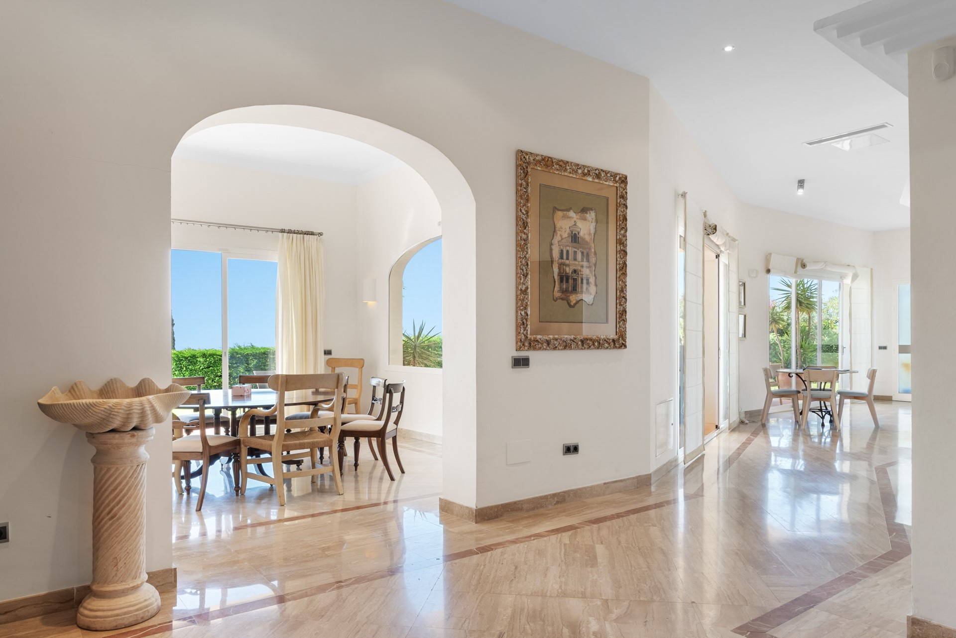 South-facing luxury villa in El Capitan with panoramic sea views