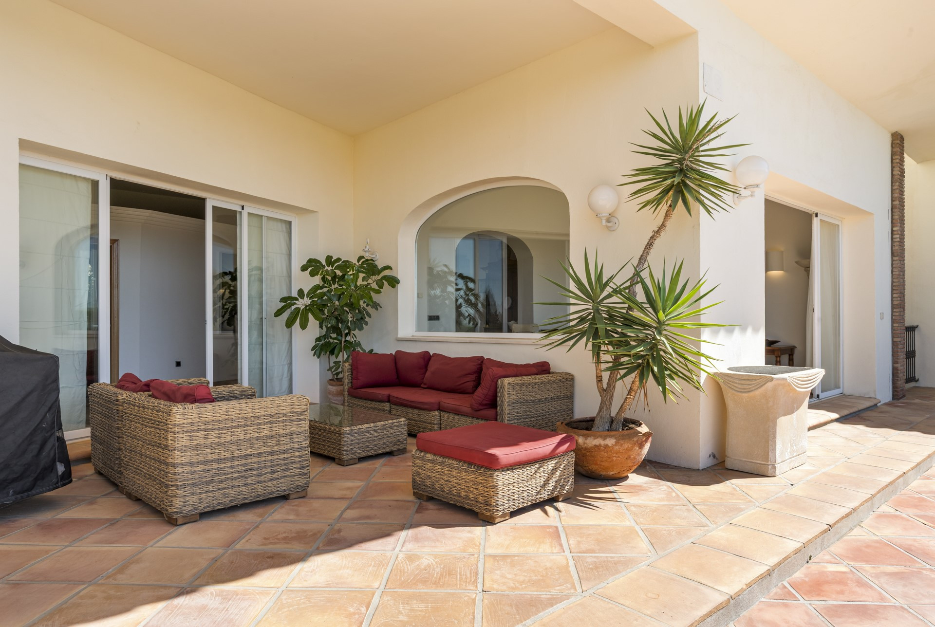 South-facing luxury villa in El Capitan with panoramic sea views
