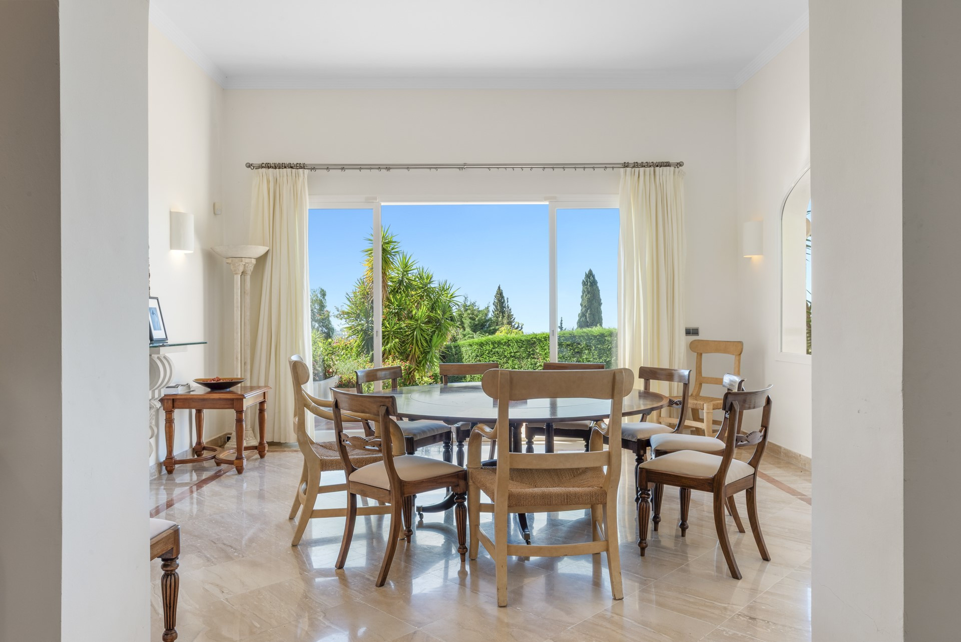 South-facing luxury villa in El Capitan with panoramic sea views