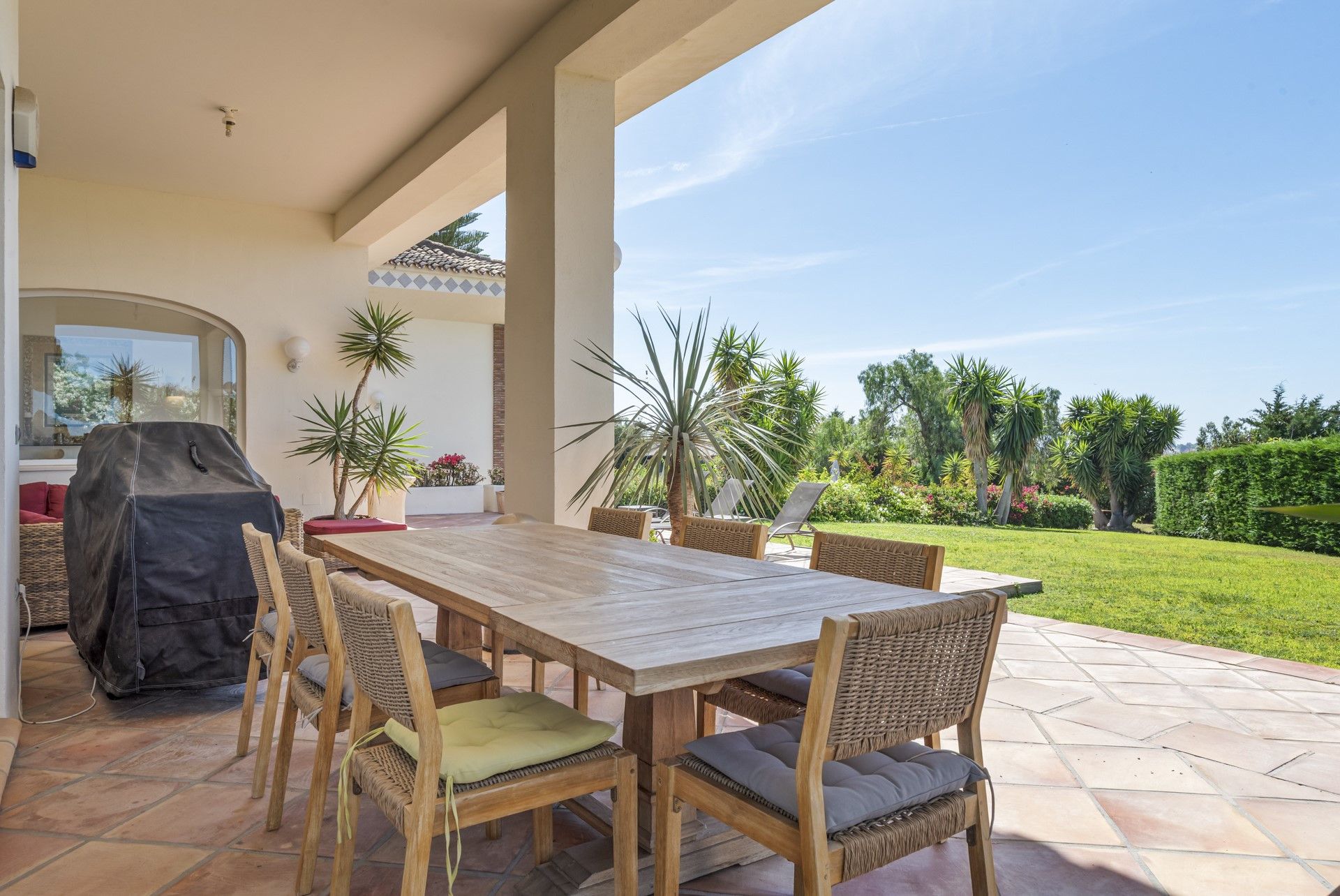 South-facing luxury villa in El Capitan with panoramic sea views