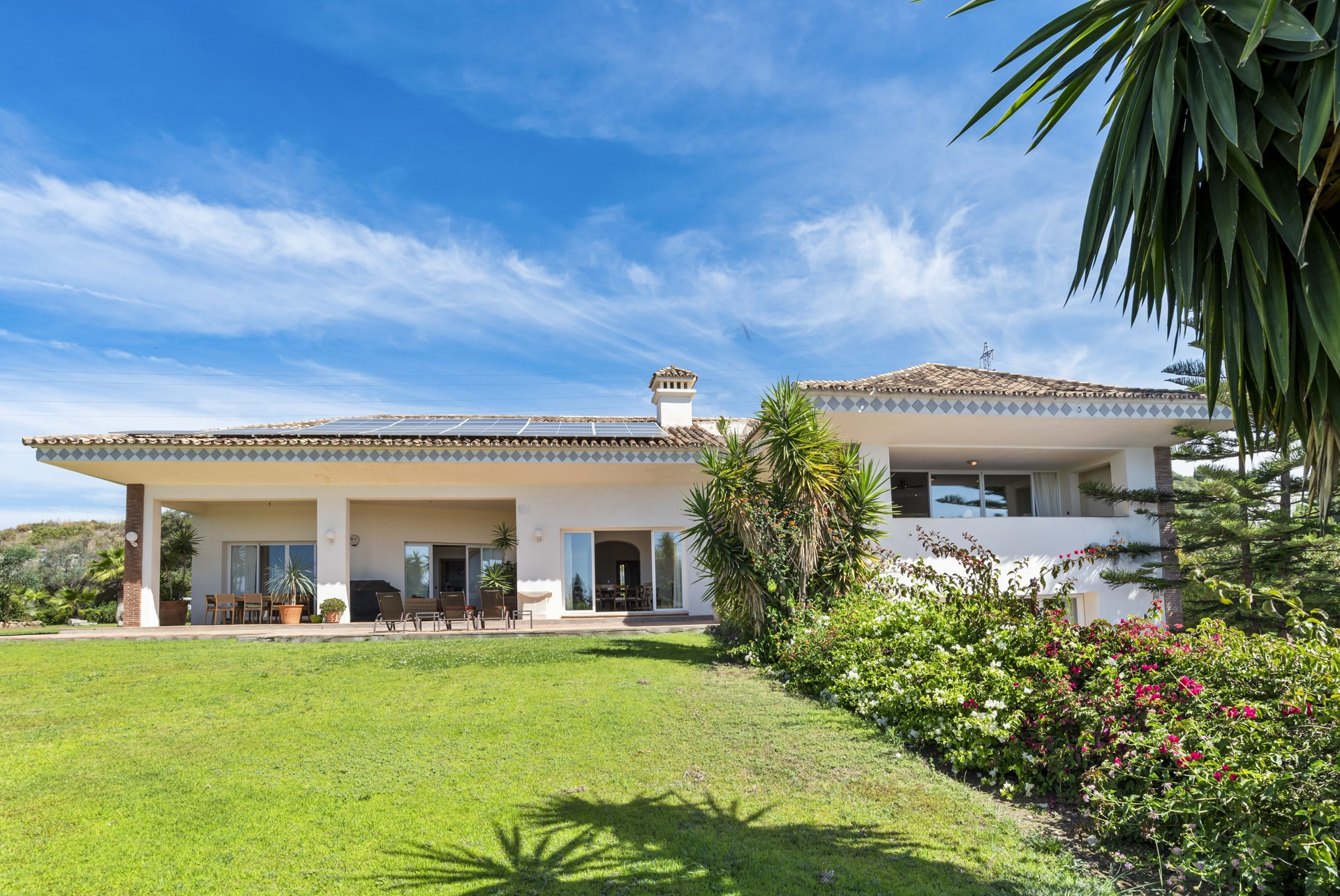 South-facing luxury villa in El Capitan with panoramic sea views