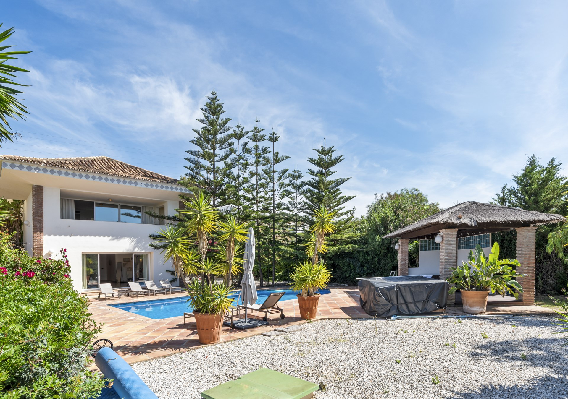 South-facing luxury villa in El Capitan with panoramic sea views