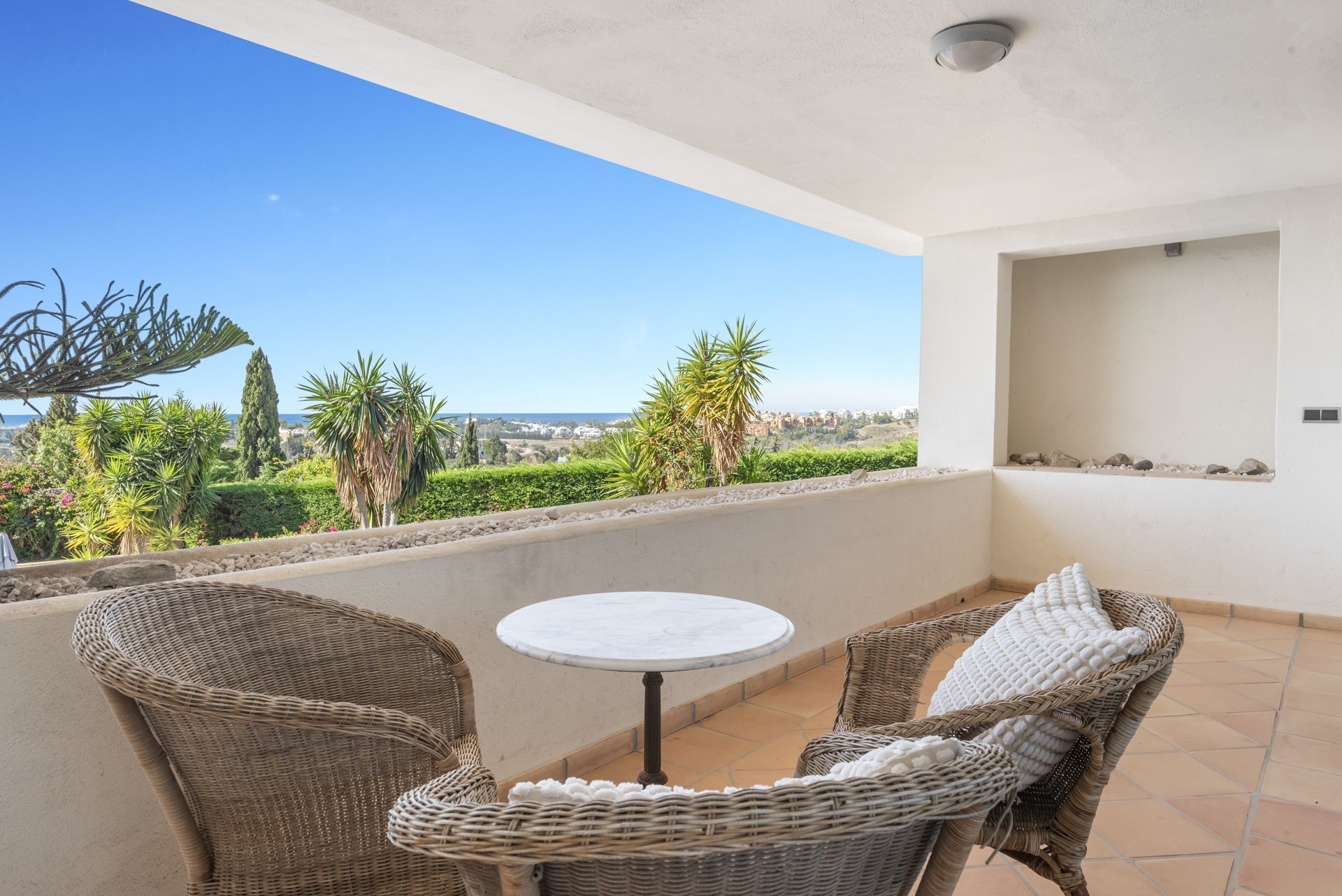 South-facing luxury villa in El Capitan with panoramic sea views