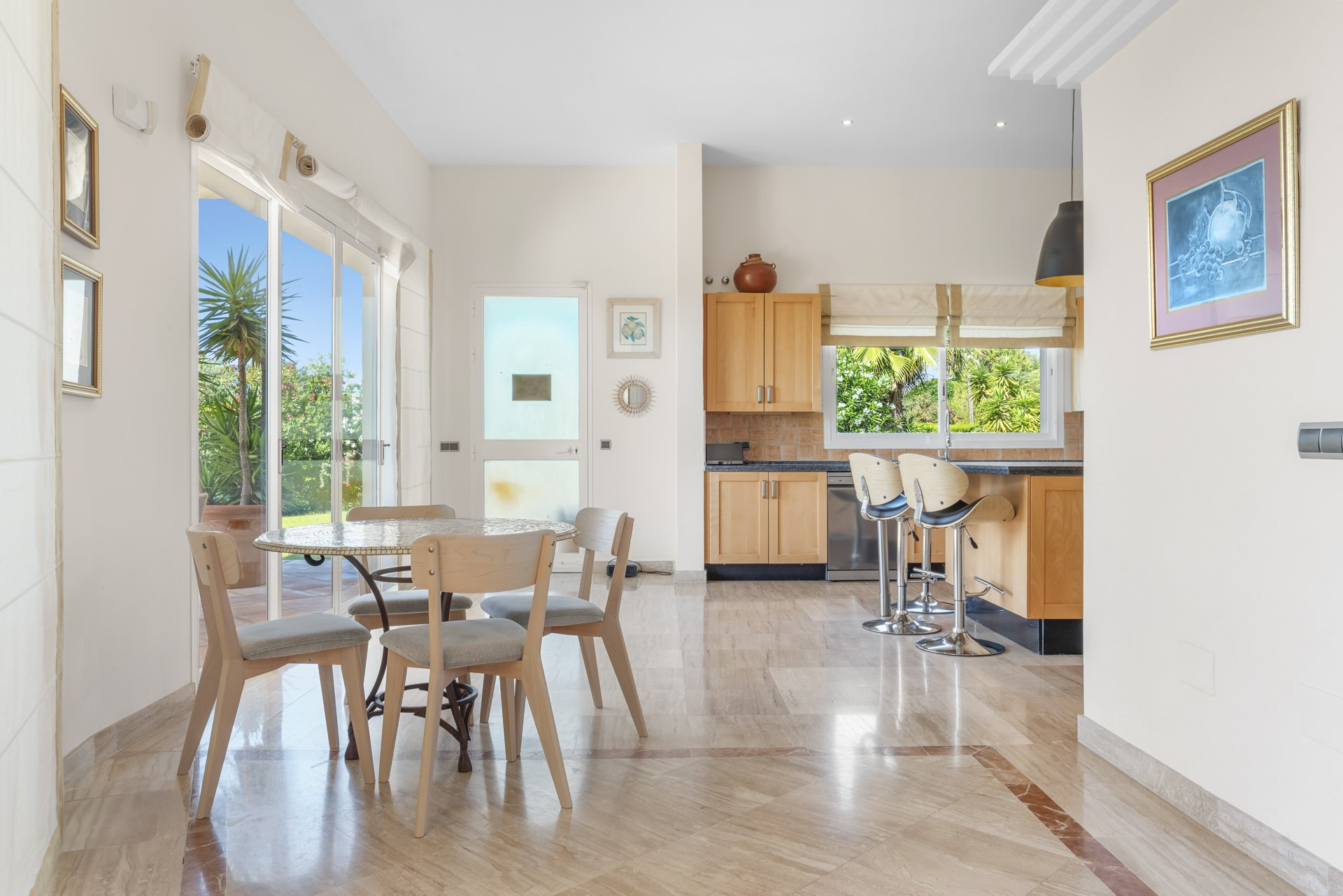 South-facing luxury villa in El Capitan with panoramic sea views