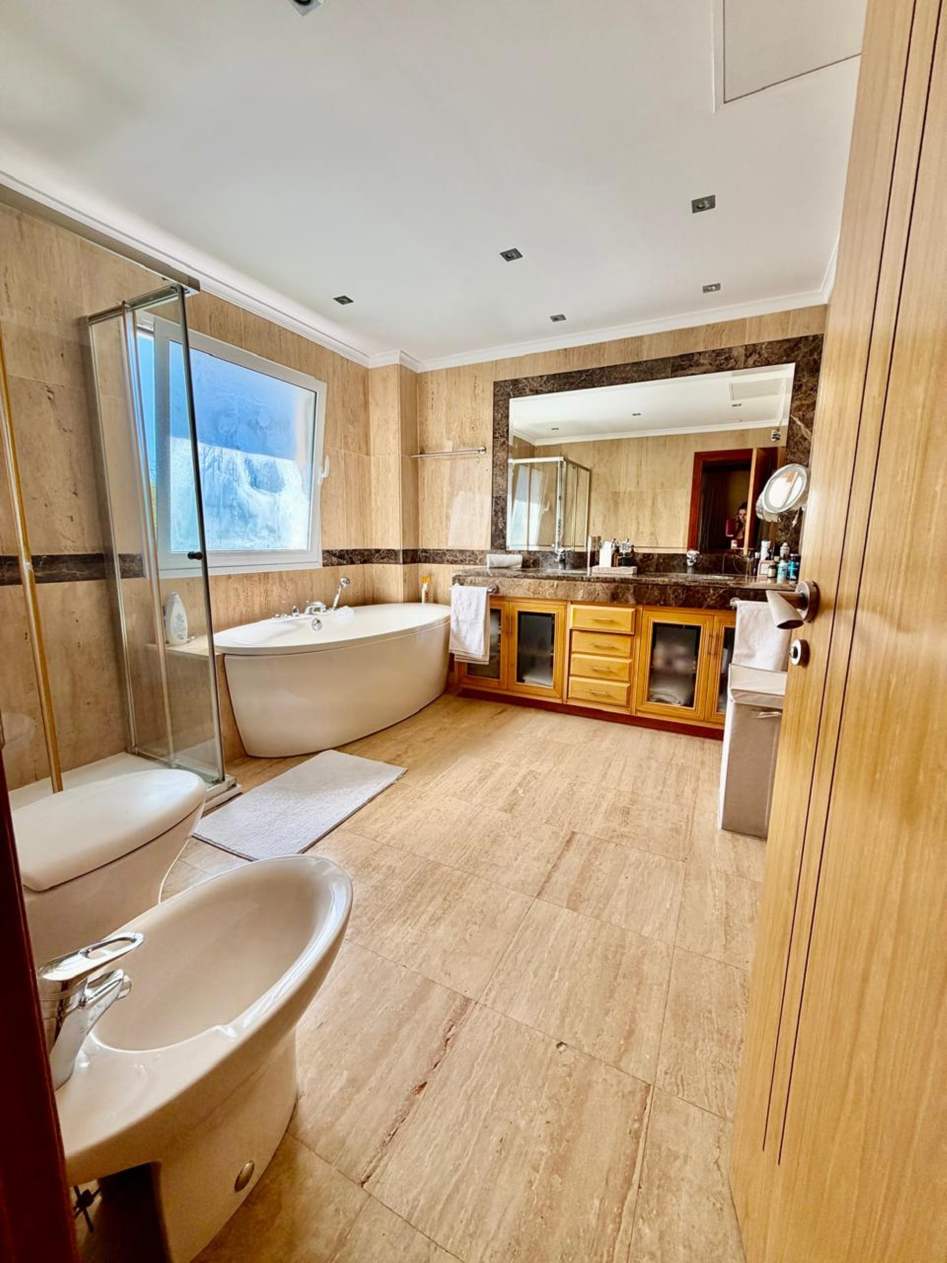 Elegante apartamento de 3 dormitorios en planta baja en El Embrujo Banús