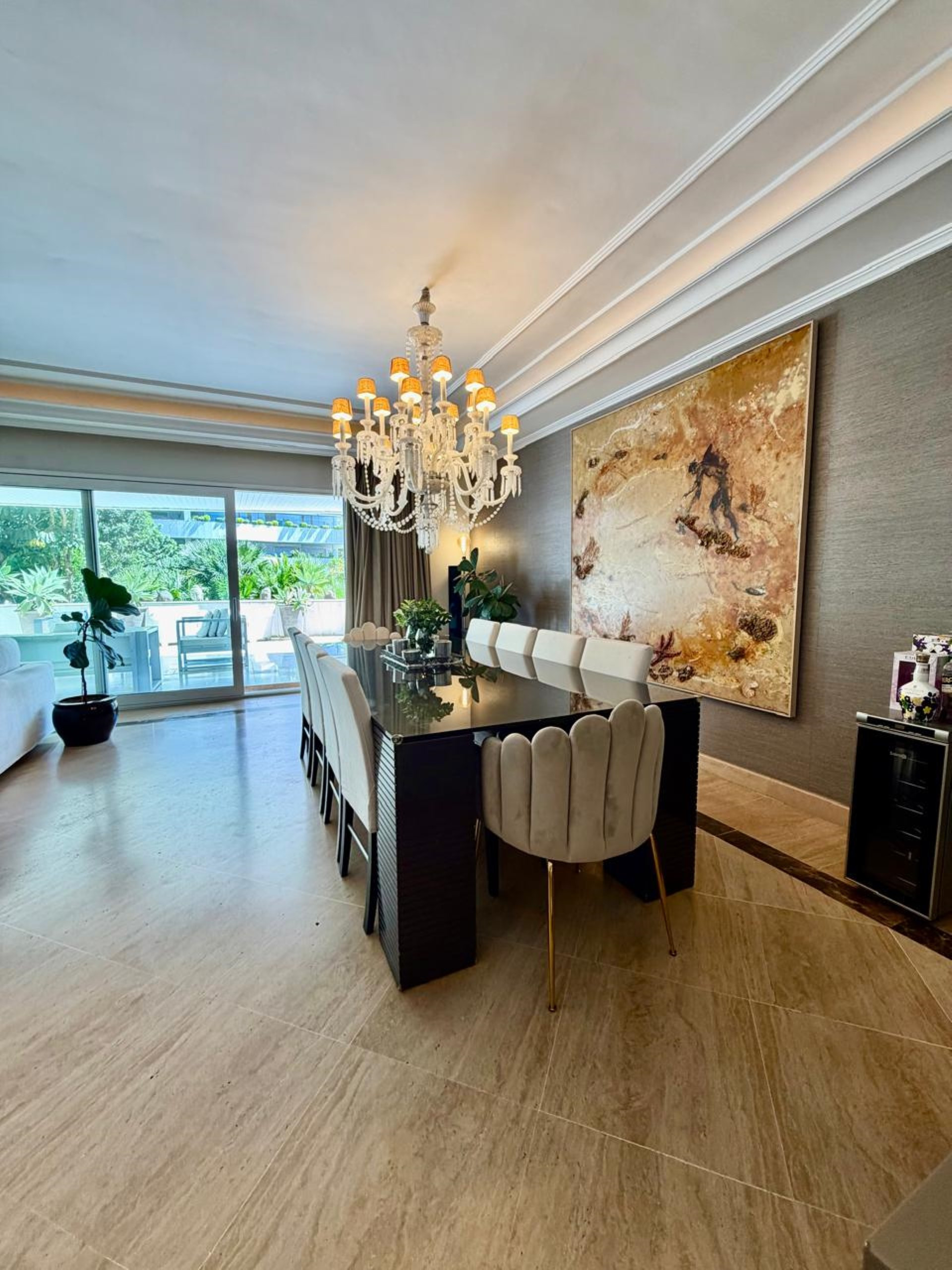 Elegante apartamento de 3 dormitorios en planta baja en El Embrujo Banús