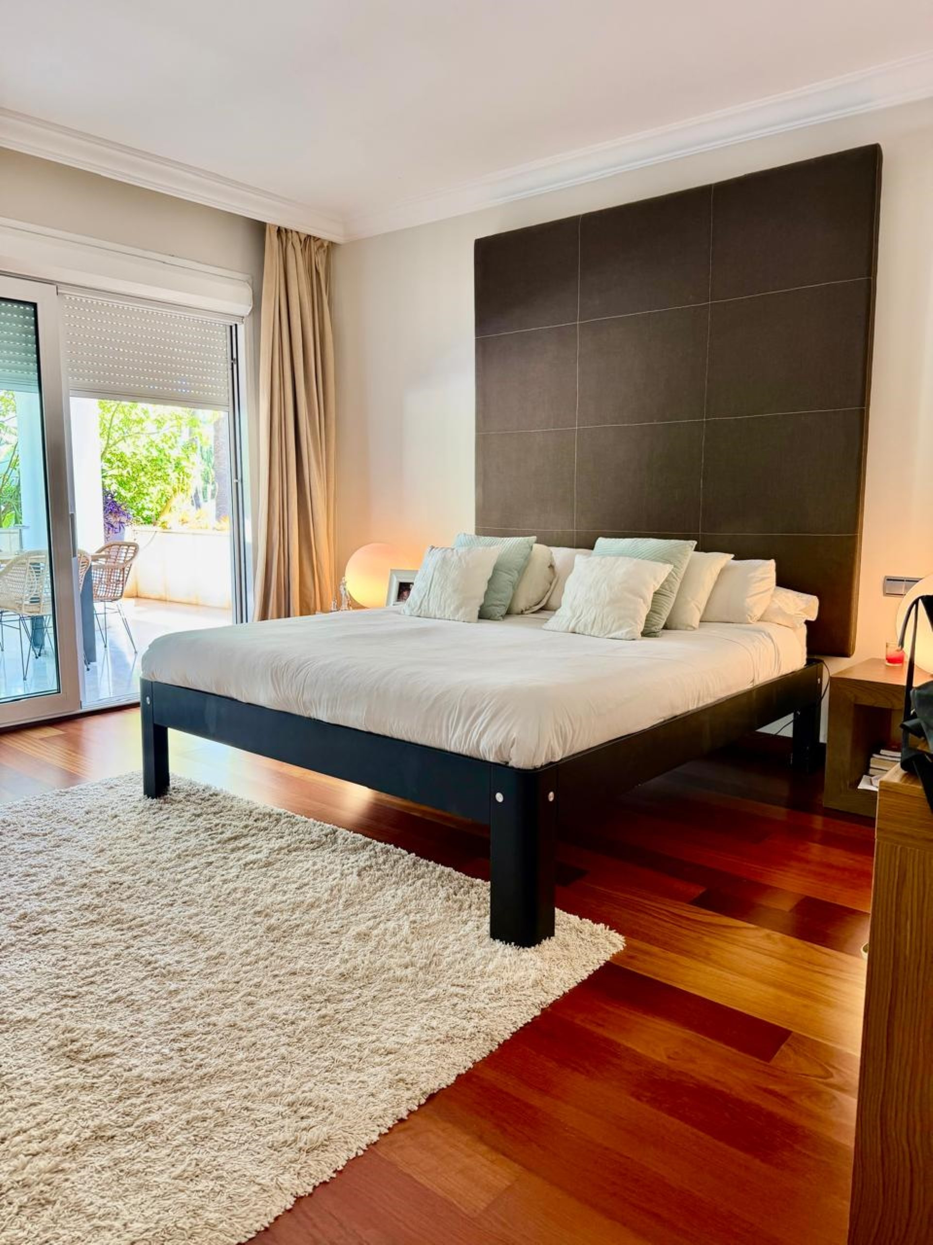 Elegante apartamento de 3 dormitorios en planta baja en El Embrujo Banús