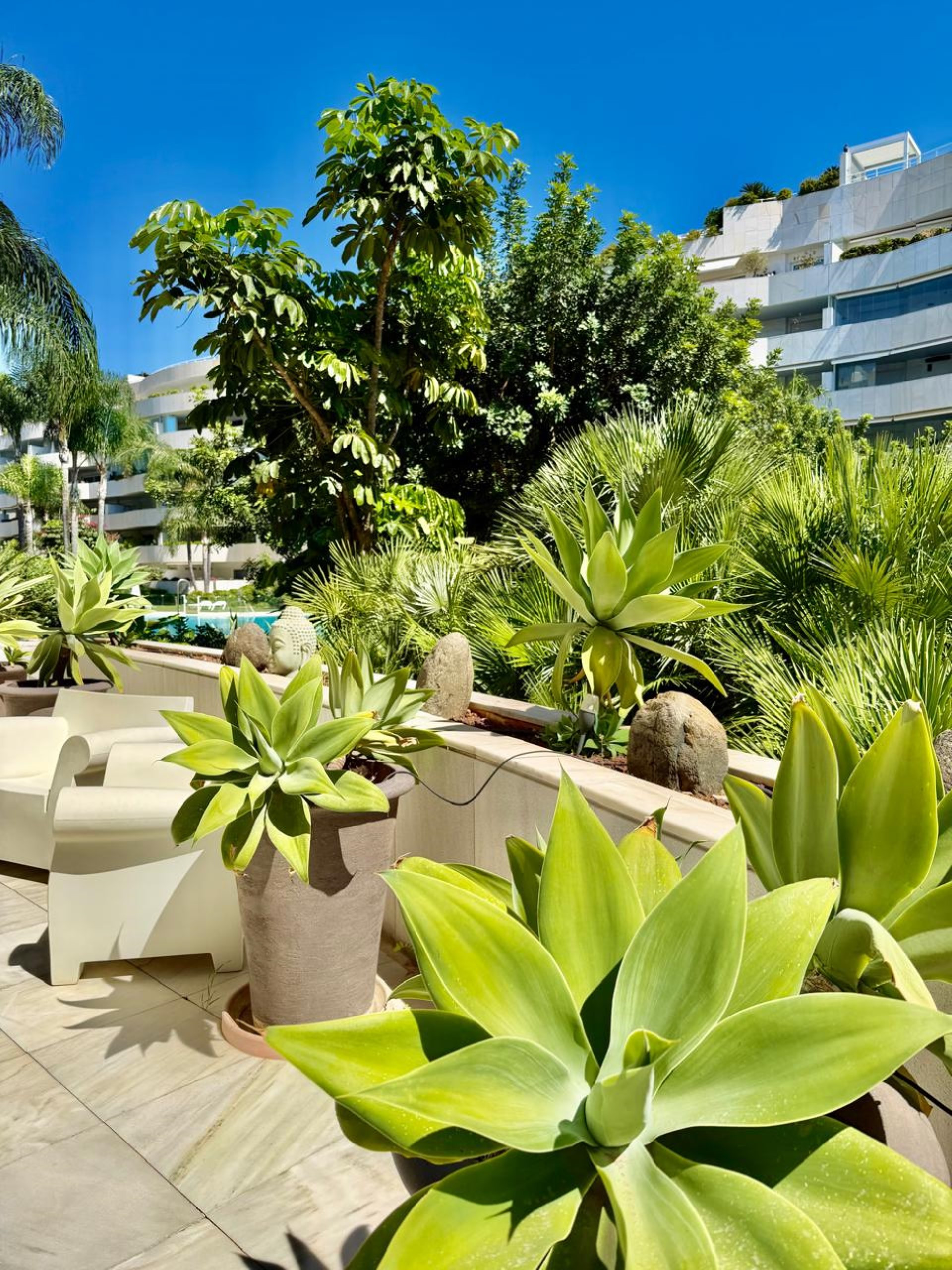 Elegante apartamento de 3 dormitorios en planta baja en El Embrujo Banús