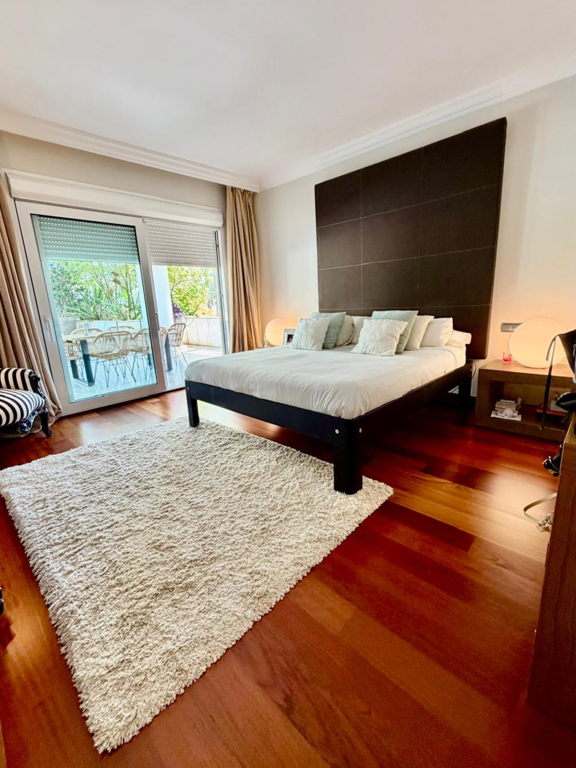 Elegante apartamento de 3 dormitorios en planta baja en El Embrujo Banús