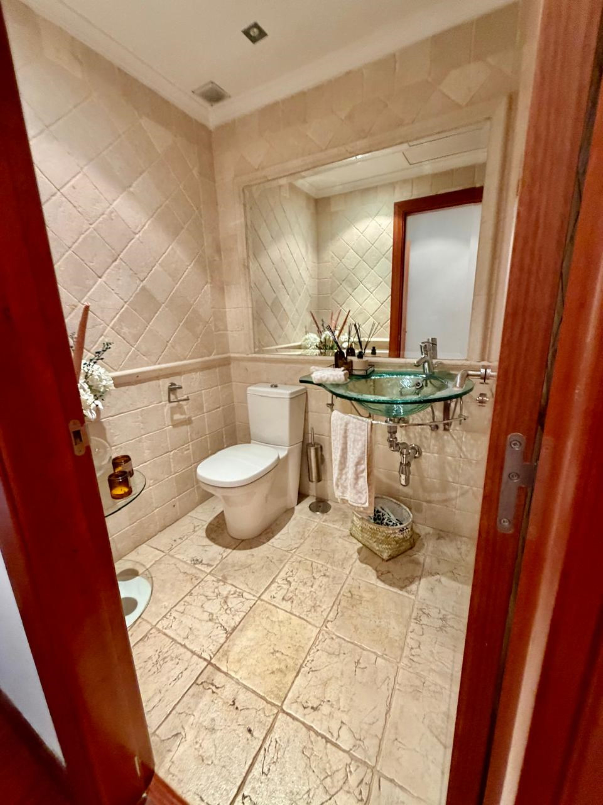 Elegante apartamento de 3 dormitorios en planta baja en El Embrujo Banús