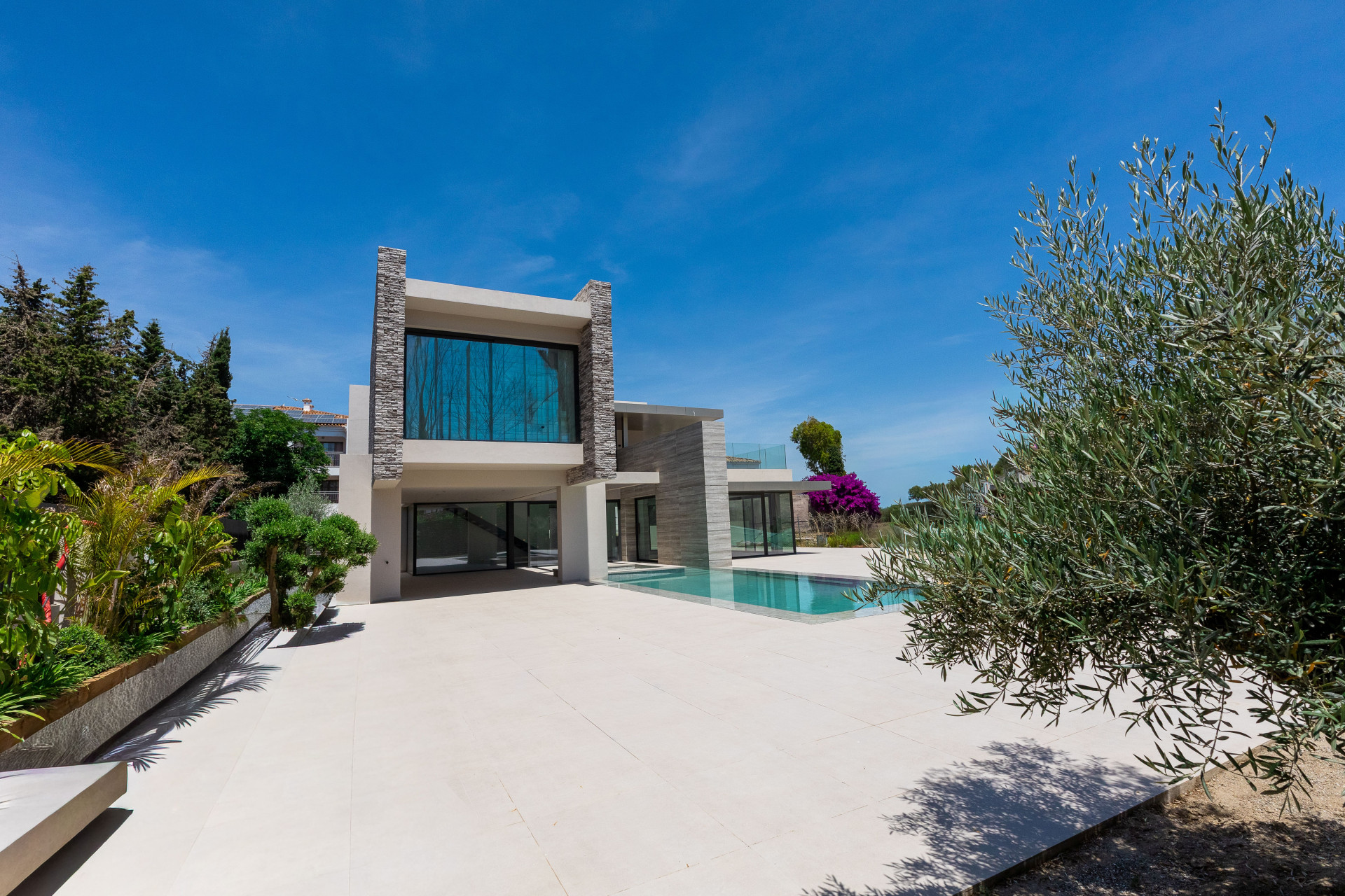 Exceptional 8 bedroom new-build villa beachside in Cortijo Blanco, San Pedro