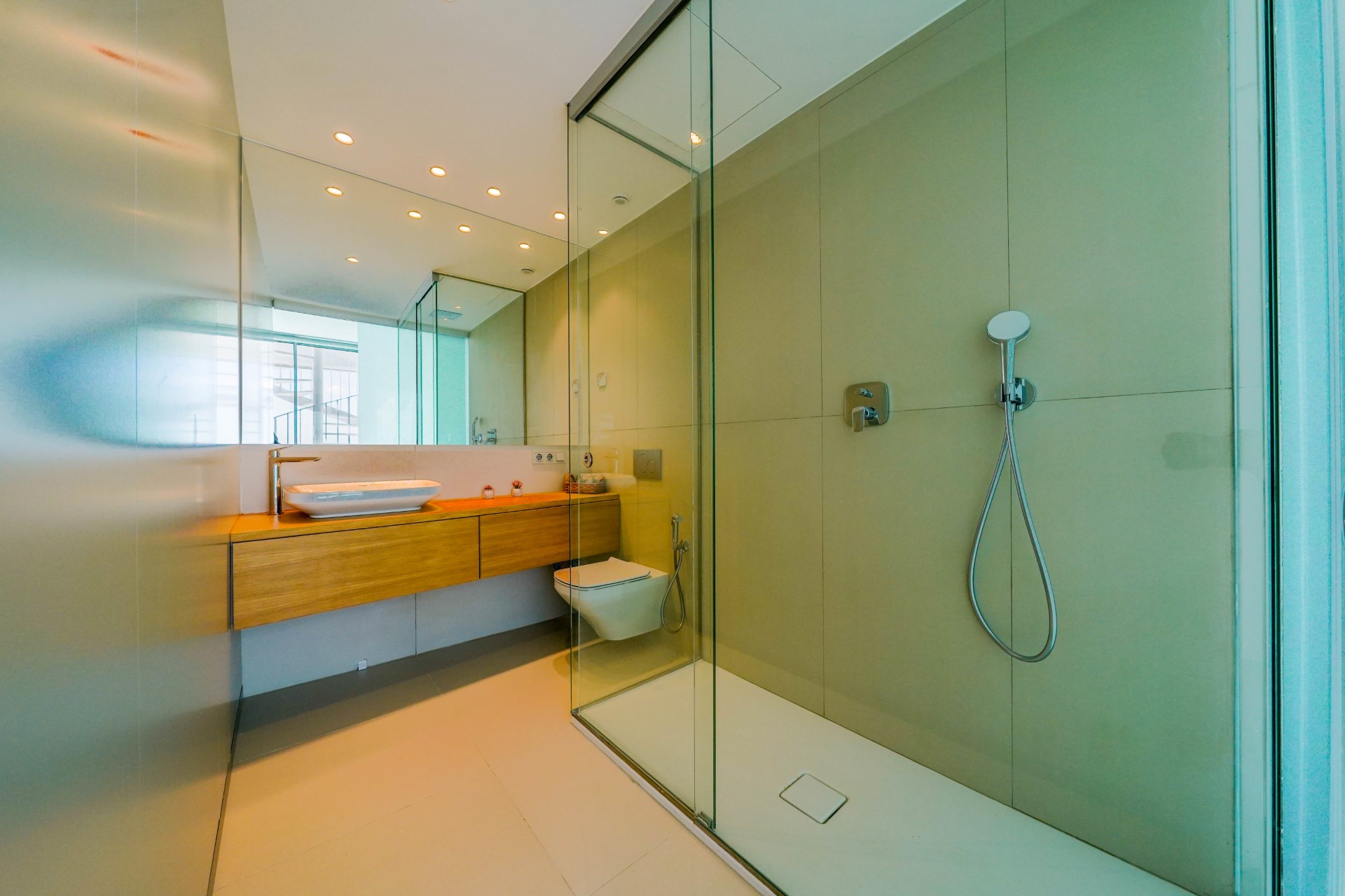 Penthouse in El Higuerón with a large private terrace and sea views.