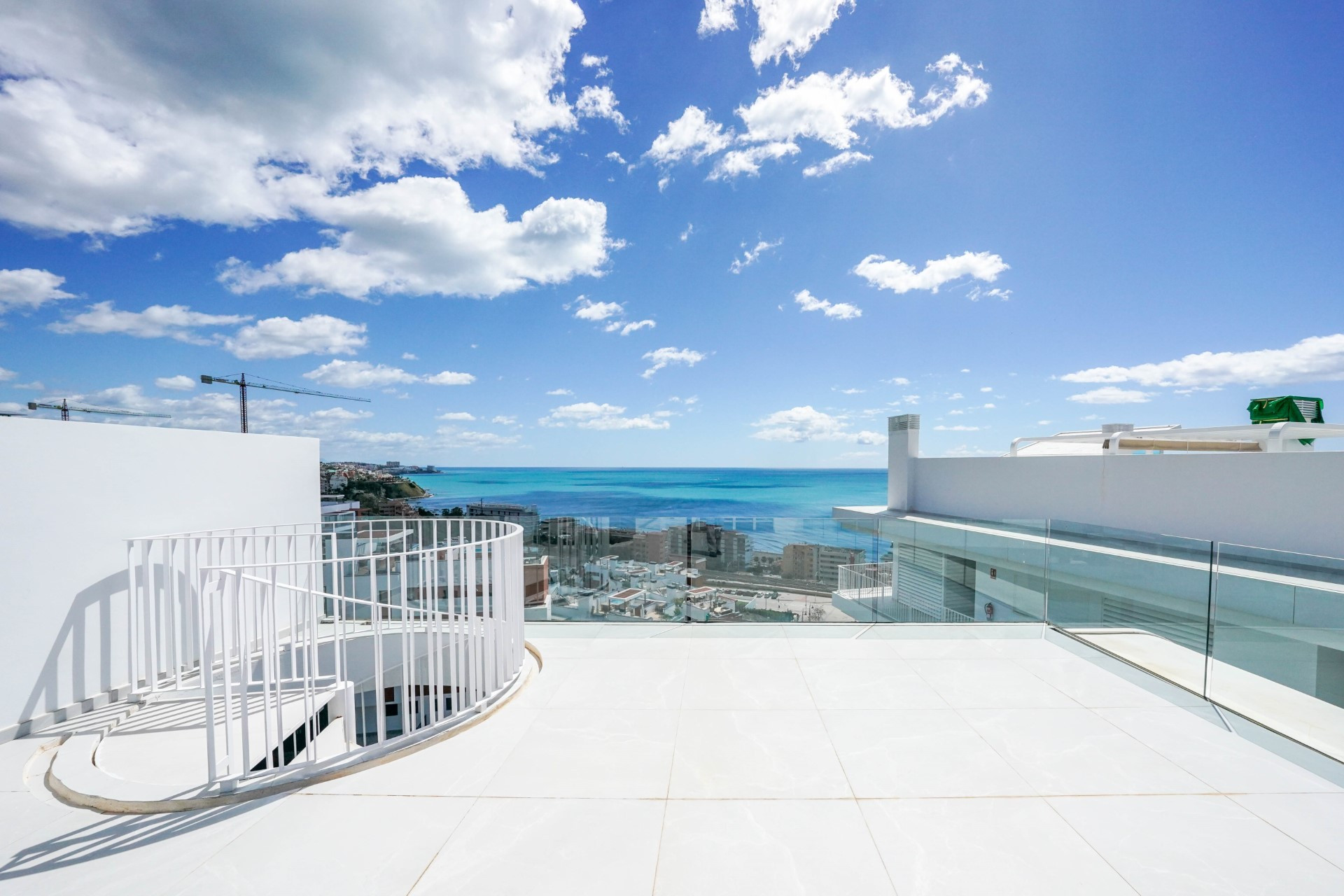 Penthouse in El Higuerón with a large private terrace and sea views.