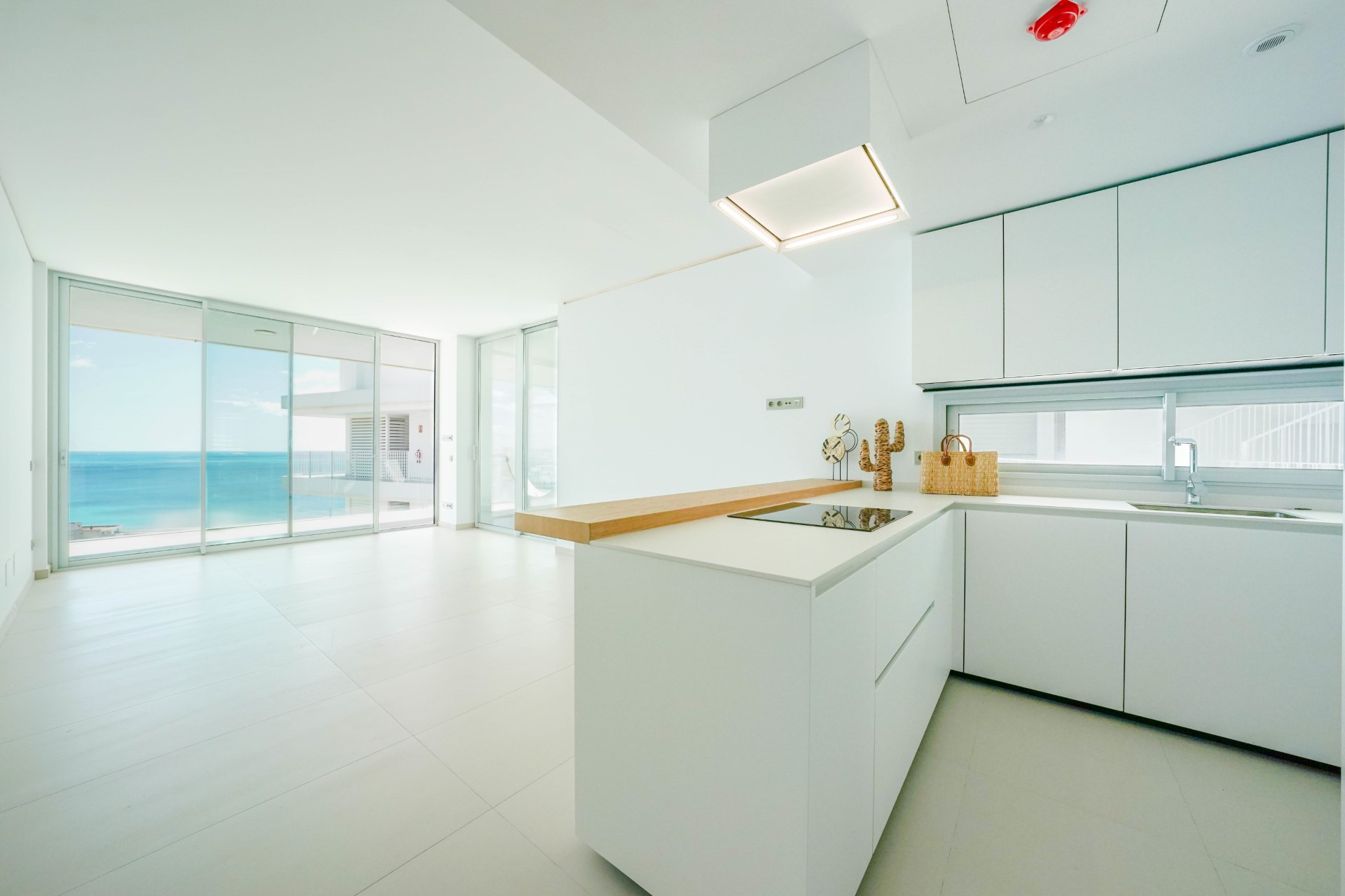 Penthouse in El Higuerón with a large private terrace and sea views.