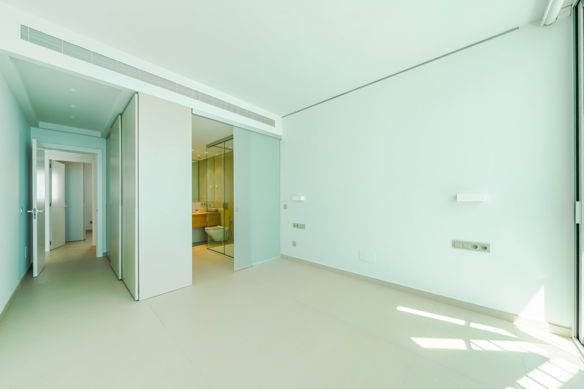 Penthouse in El Higuerón with a large private terrace and sea views.