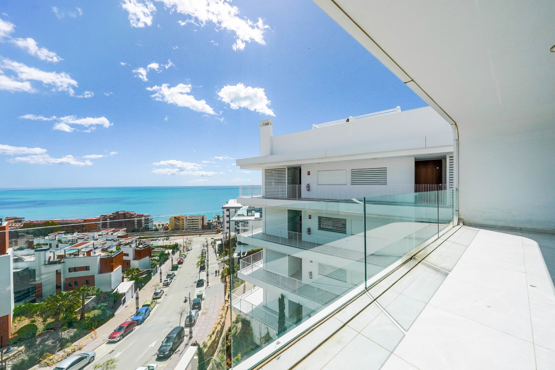 Penthouse in El Higuerón with a large private terrace and sea views.