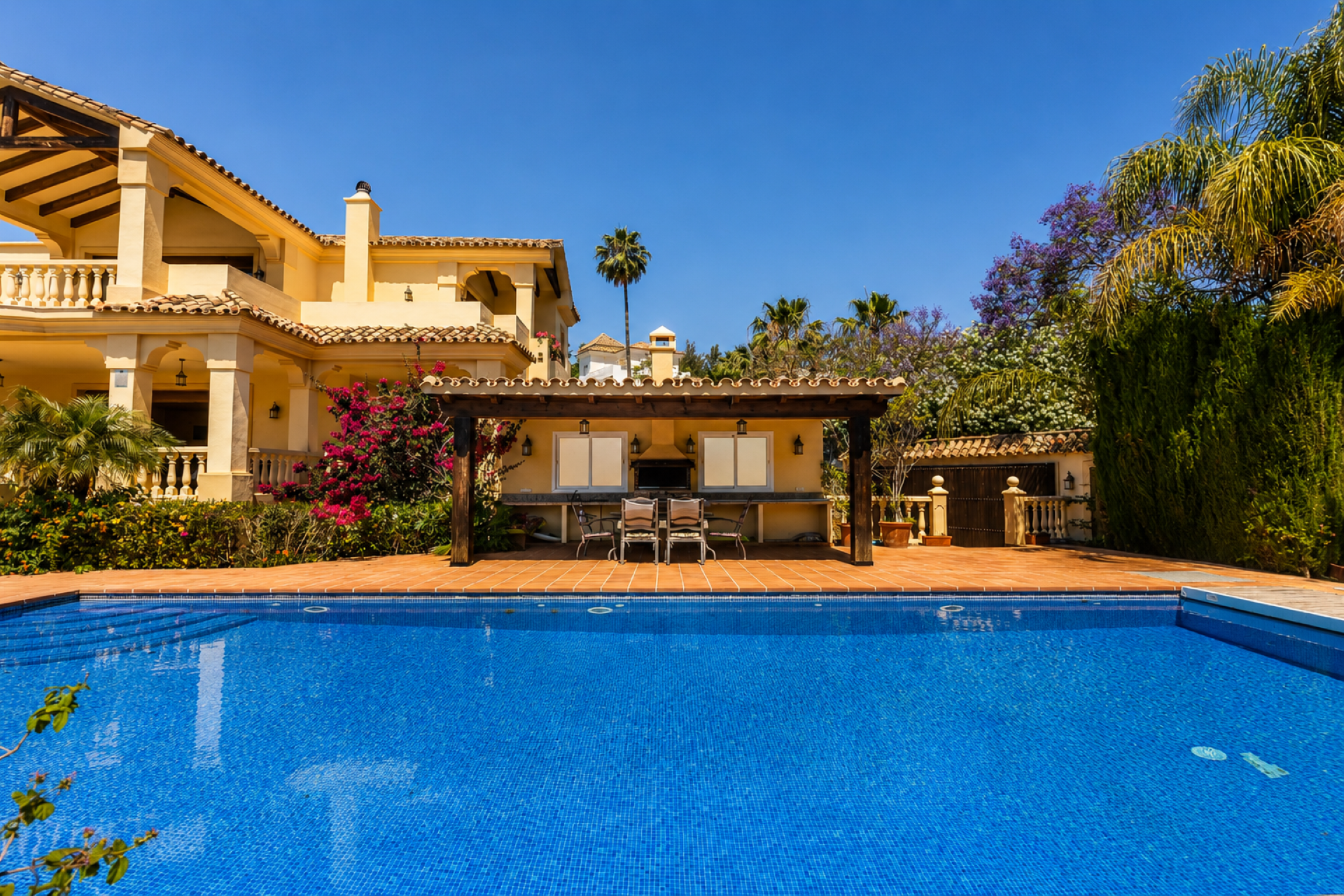 Spacious 5 bedroom villa with renovation potential in La Quinta