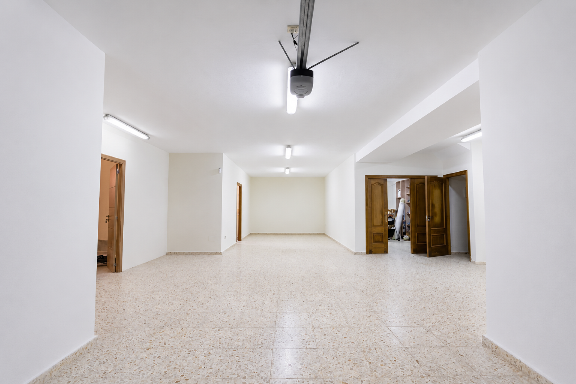 Spacious 5 bedroom villa with renovation potential in La Quinta