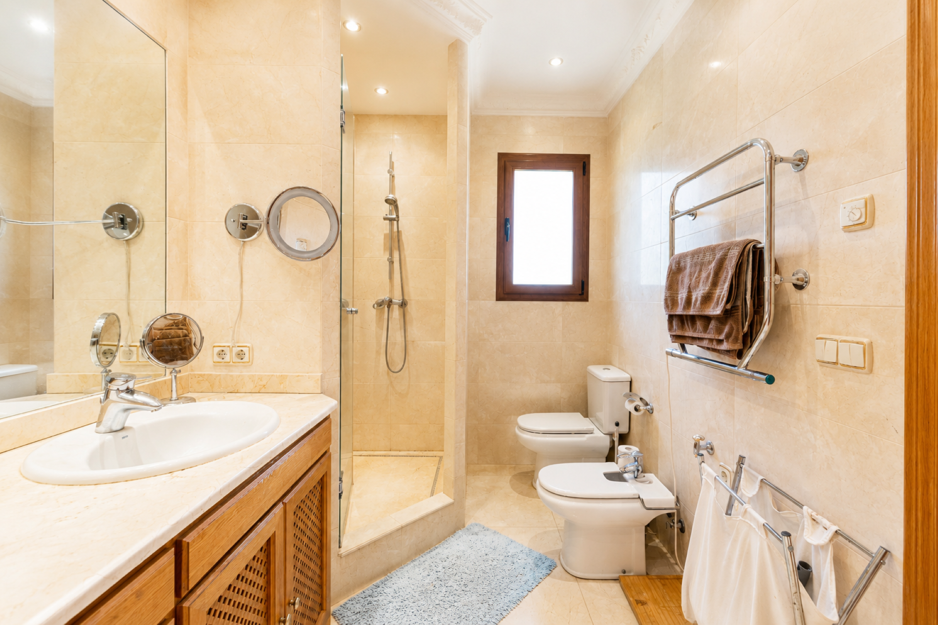 Spacious 5 bedroom villa with renovation potential in La Quinta